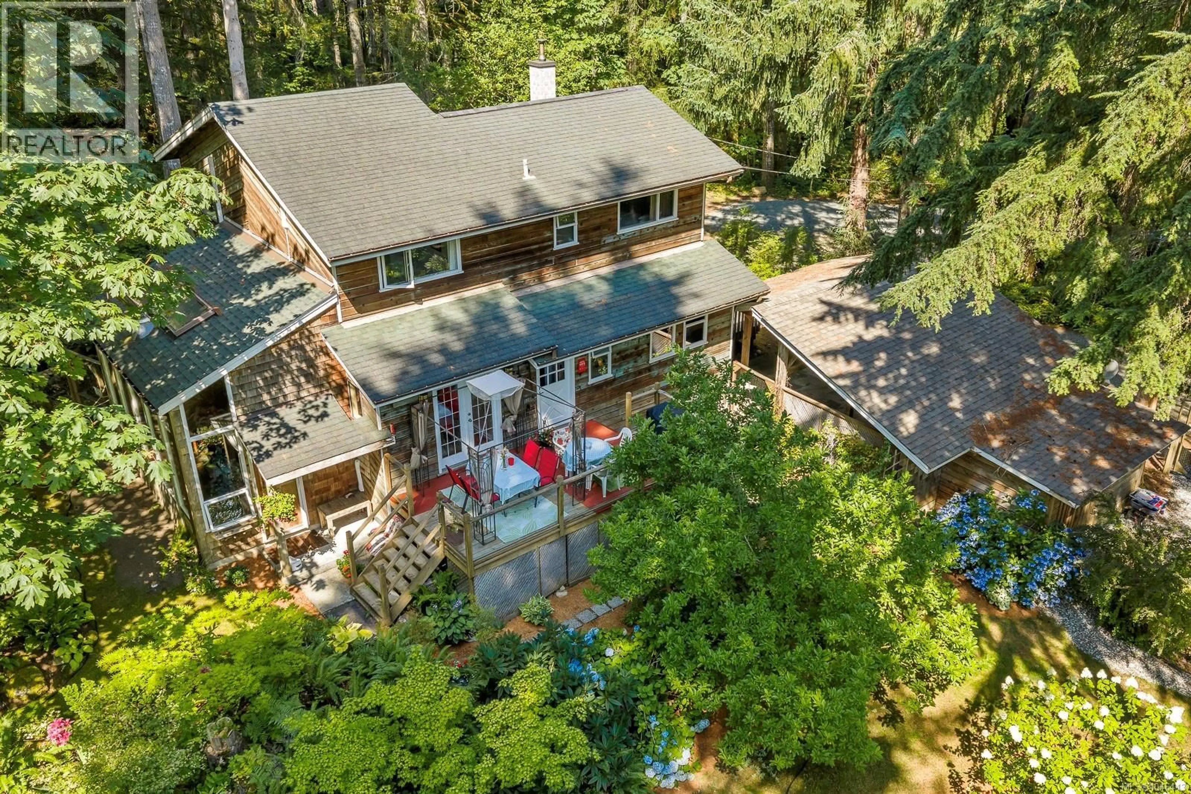 A pic from outside/outdoor area/front of a property/back of a property/a pic from drone, unknown for 6425 FITZGERALD ROAD, Merville British Columbia V9J1N7