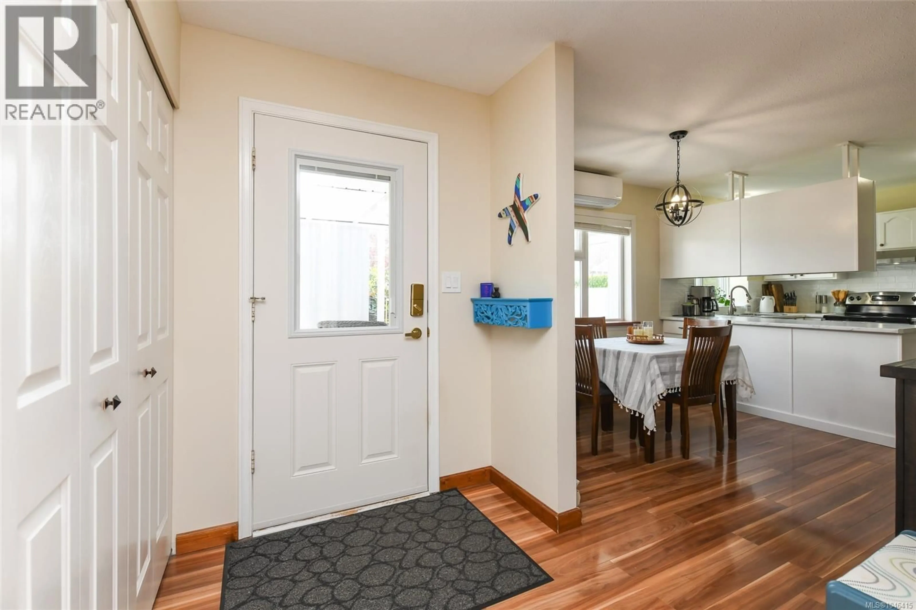 Indoor entryway for A - 810 PARK PLACE, Courtenay British Columbia V9N8L6
