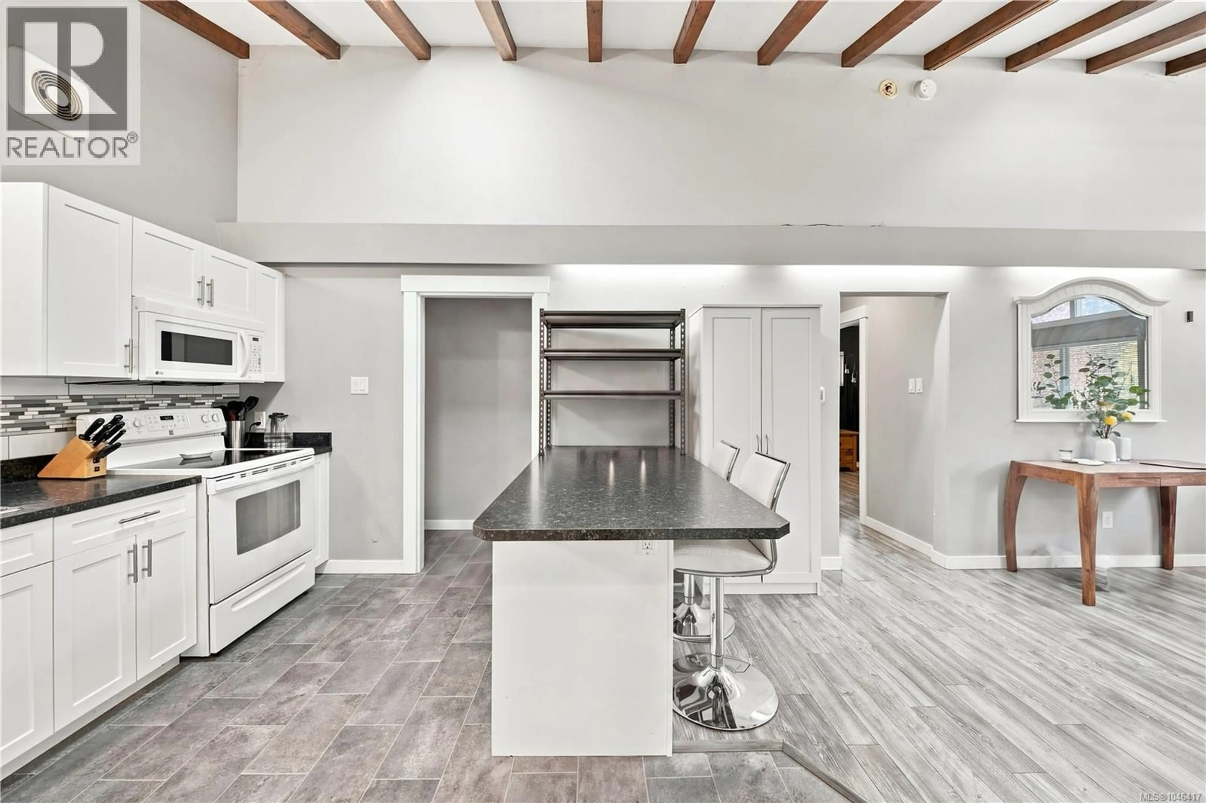 Open concept kitchen, ceramic/tile floor for 1708 EXTENSION ROAD, Nanaimo British Columbia V9X1A5