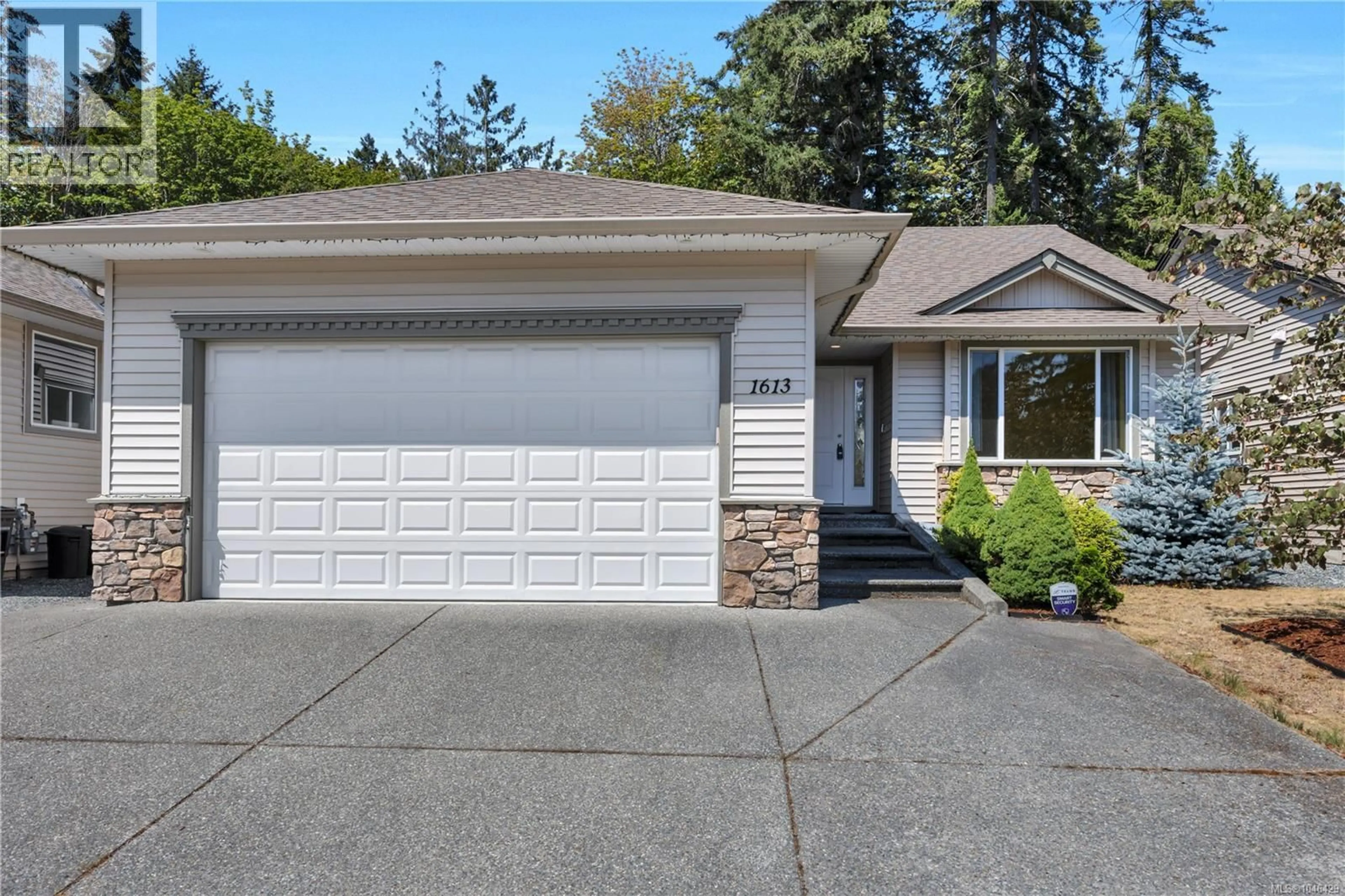 Home with vinyl exterior material, street for 1613 HOSANNA WAY, Nanaimo British Columbia V9V1M4