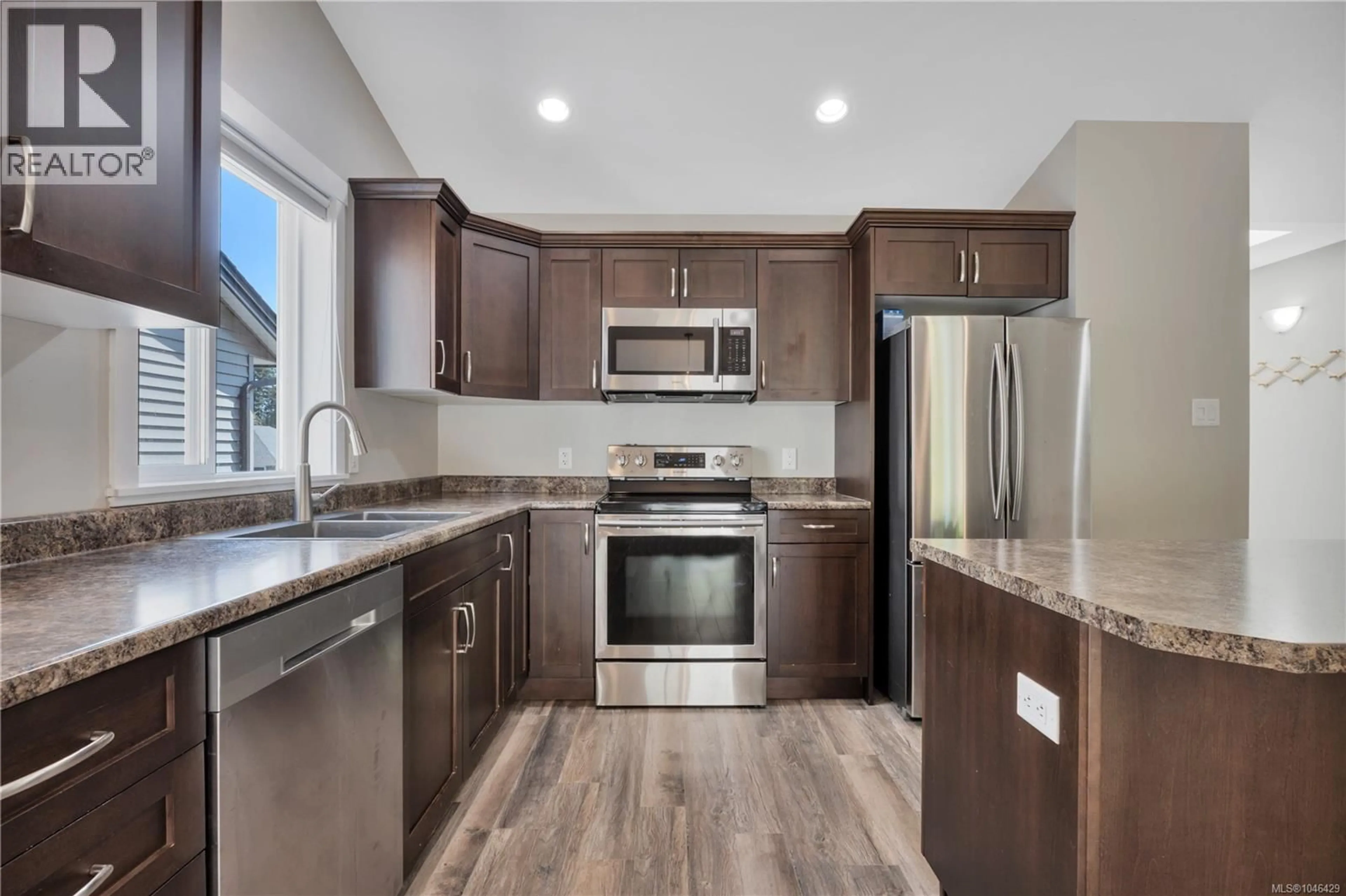 Open concept kitchen, ceramic/tile floor for 1613 HOSANNA WAY, Nanaimo British Columbia V9V1M4