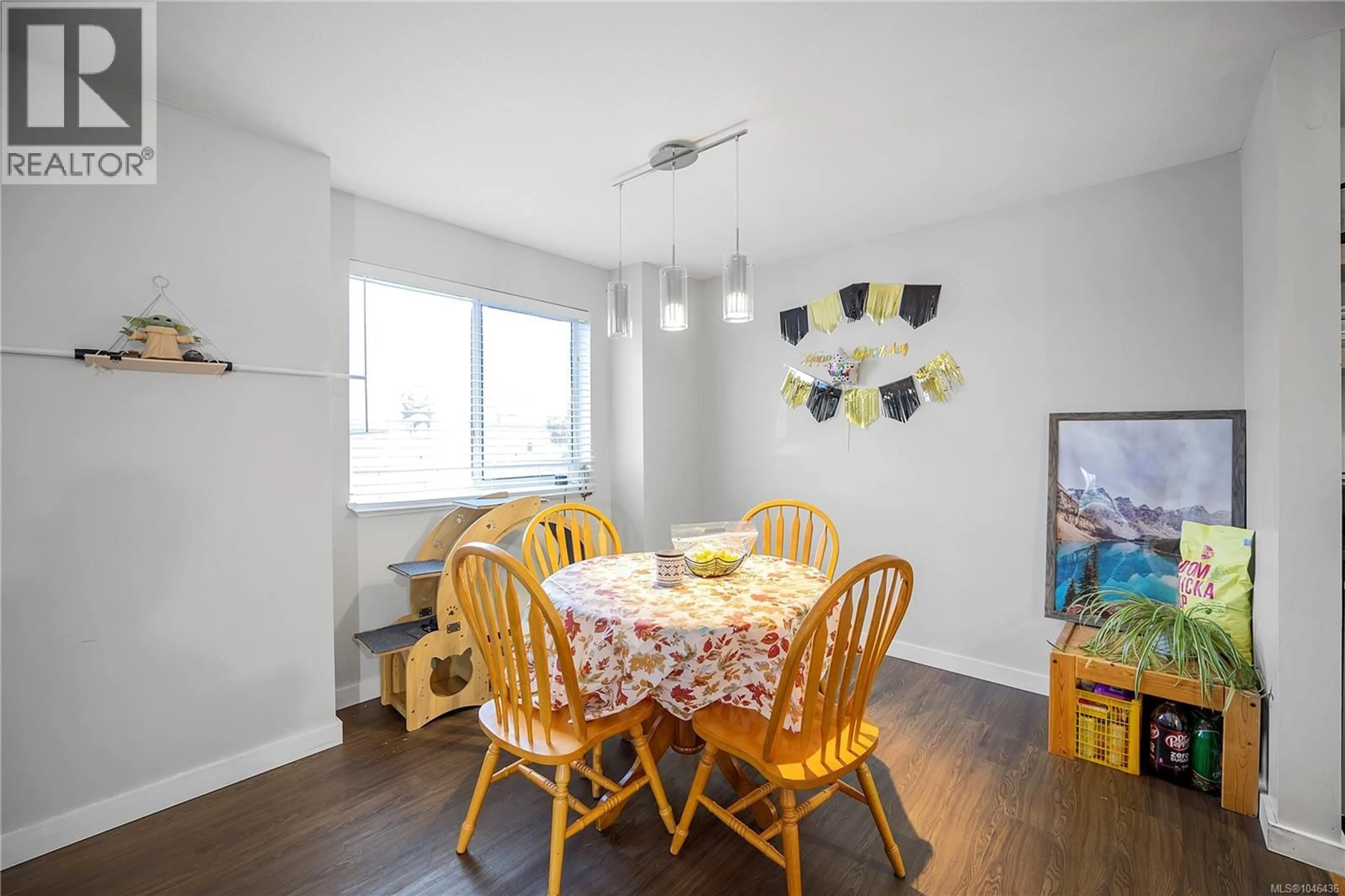 Dining room, wood/laminate floor for 315 - 3185 BARONS ROAD, Nanaimo British Columbia V9T5T3