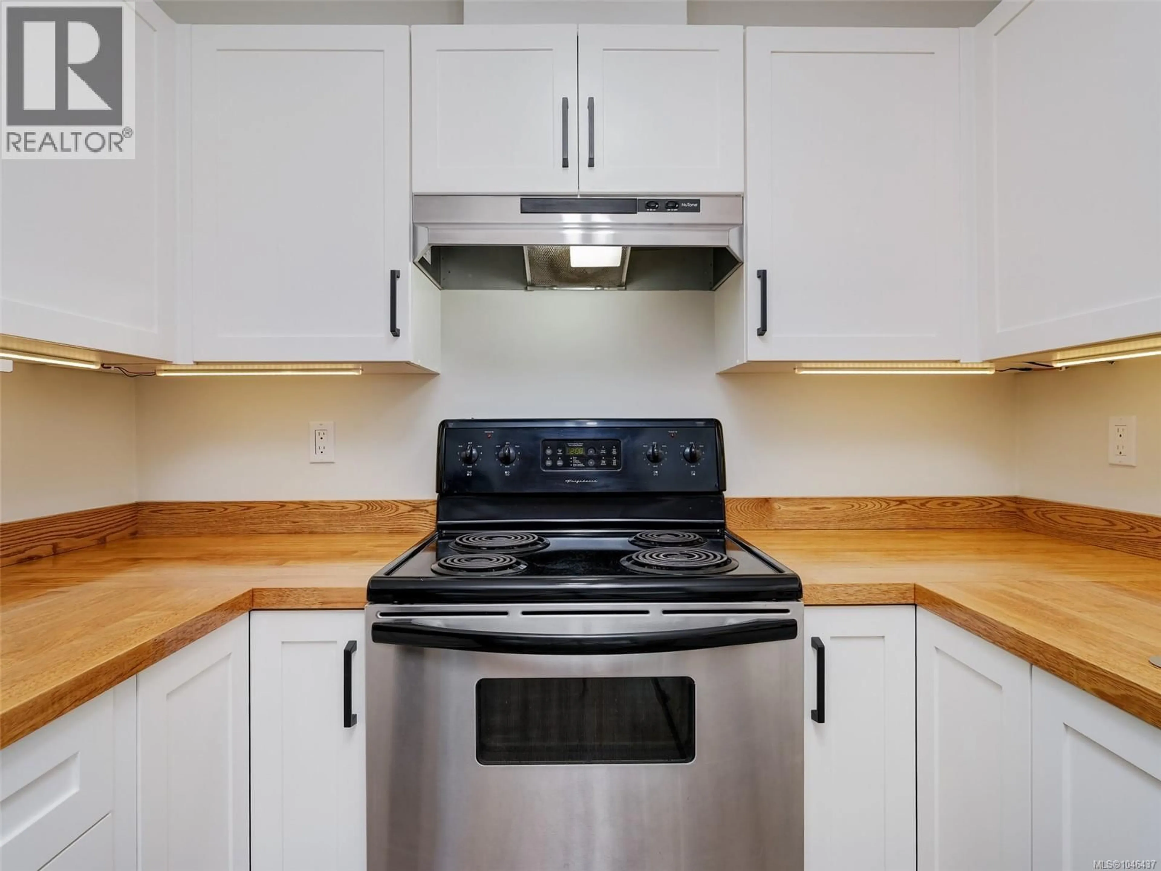 Standard kitchen, unknown for 306 - 689 BAY STREET, Victoria British Columbia V8T5H9
