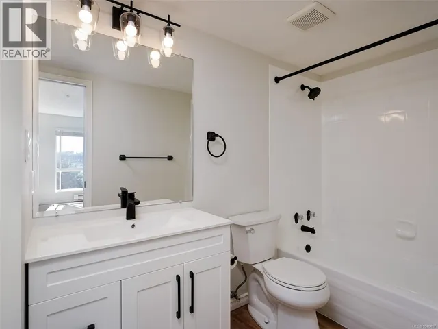 306 - 689 BAY STREET, Victoria 4