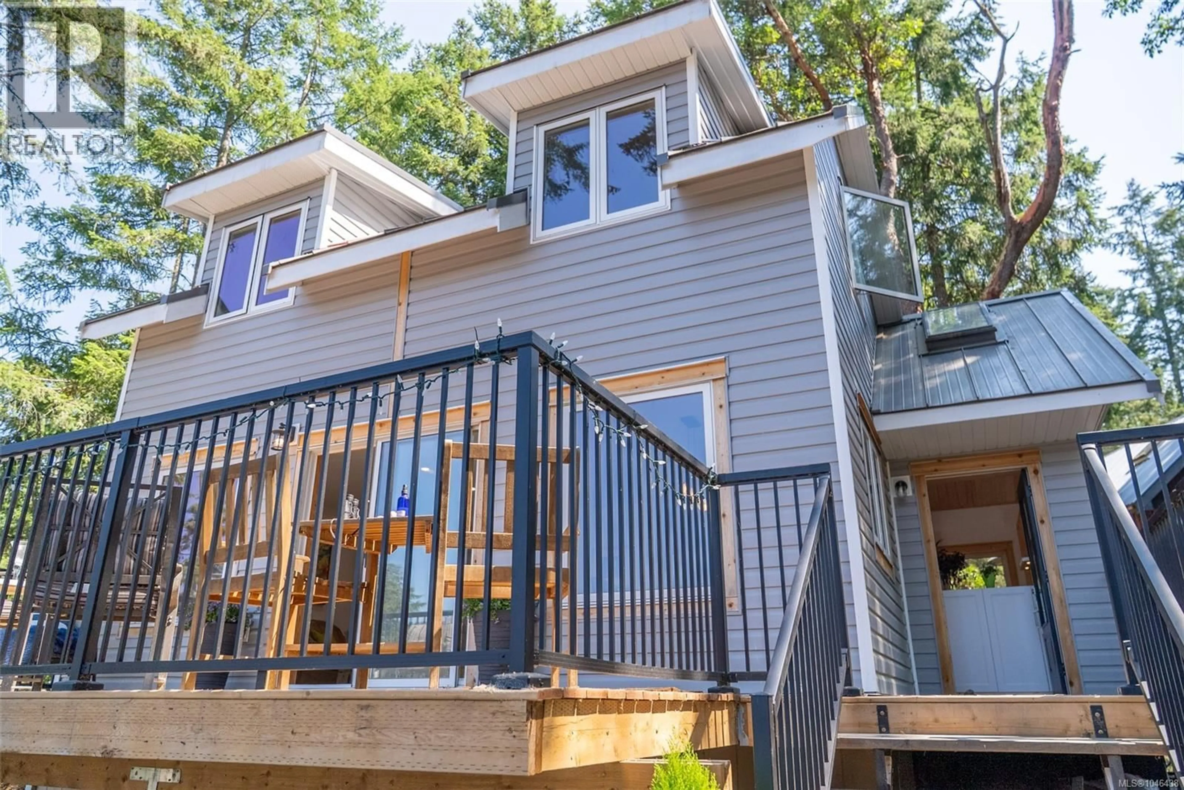 Home with vinyl exterior material, unknown for 2657 GALLEON WAY, Pender Island British Columbia V0N2M2