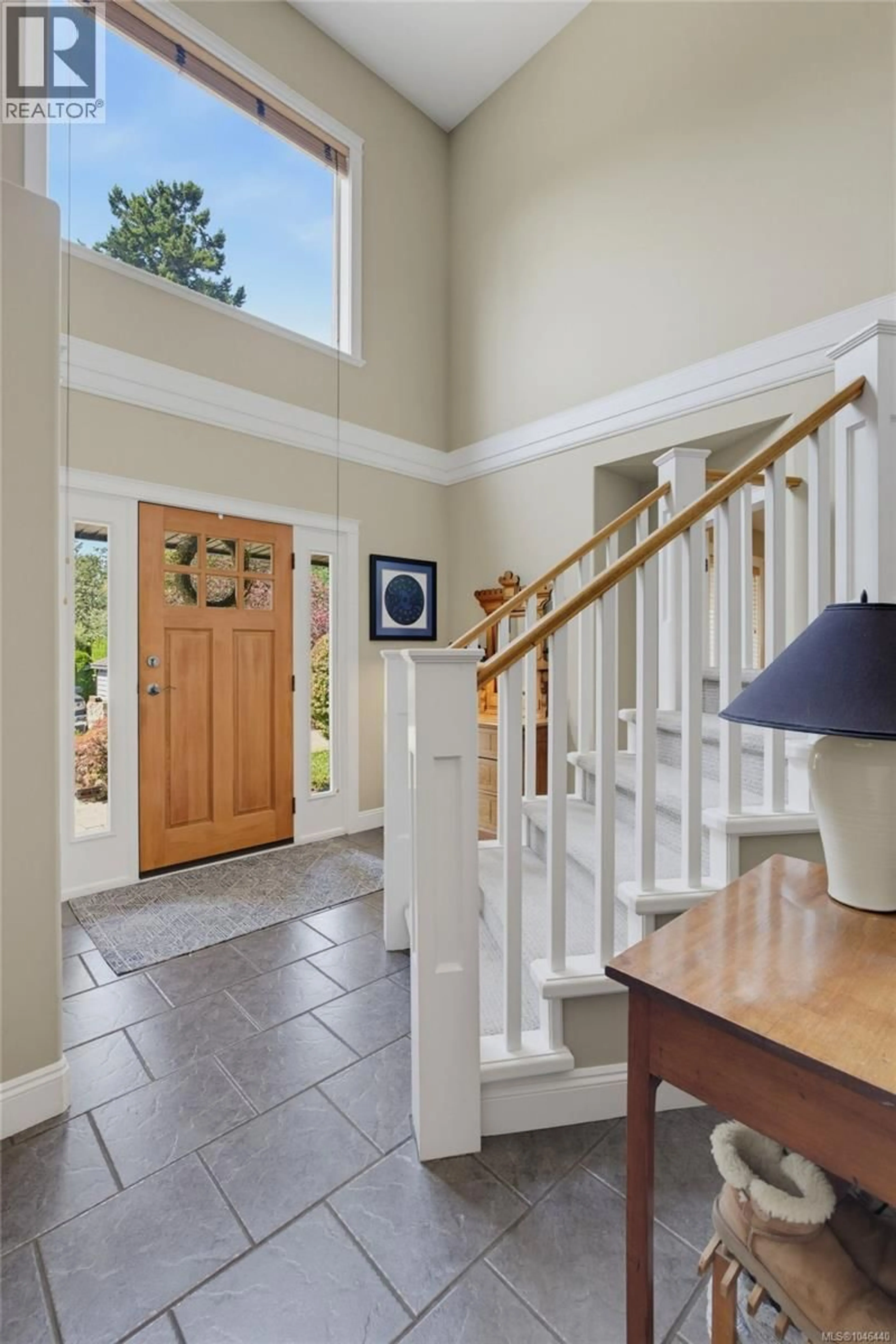 Indoor entryway for 1489 MT. DOUGLAS CROSS ROAD, Saanich British Columbia V8X3H6