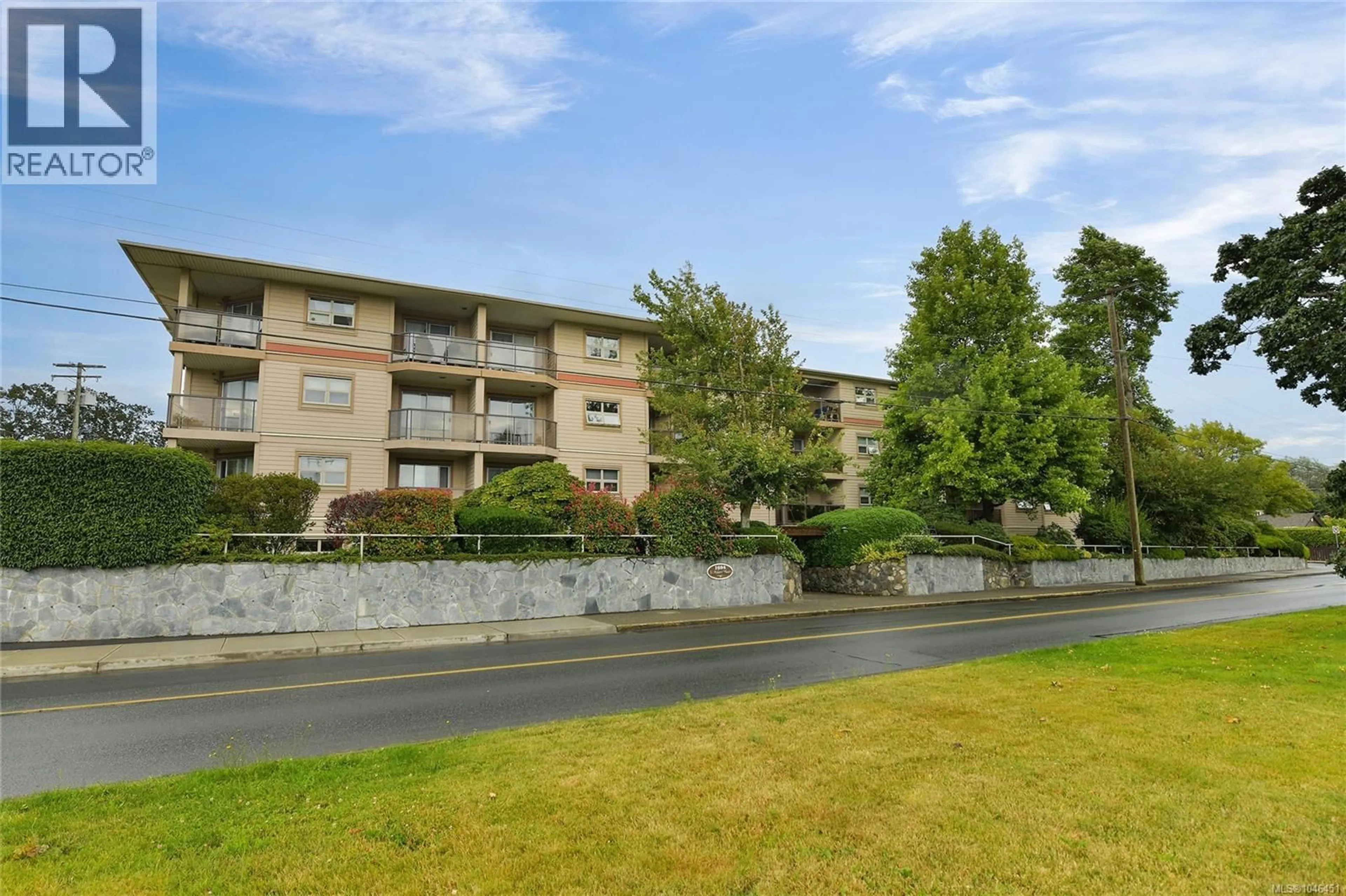 A pic from outside/outdoor area/front of a property/back of a property/a pic from drone, unknown for 301 - 1694 CEDAR HILL CROSS ROAD, Saanich British Columbia V8P2P7
