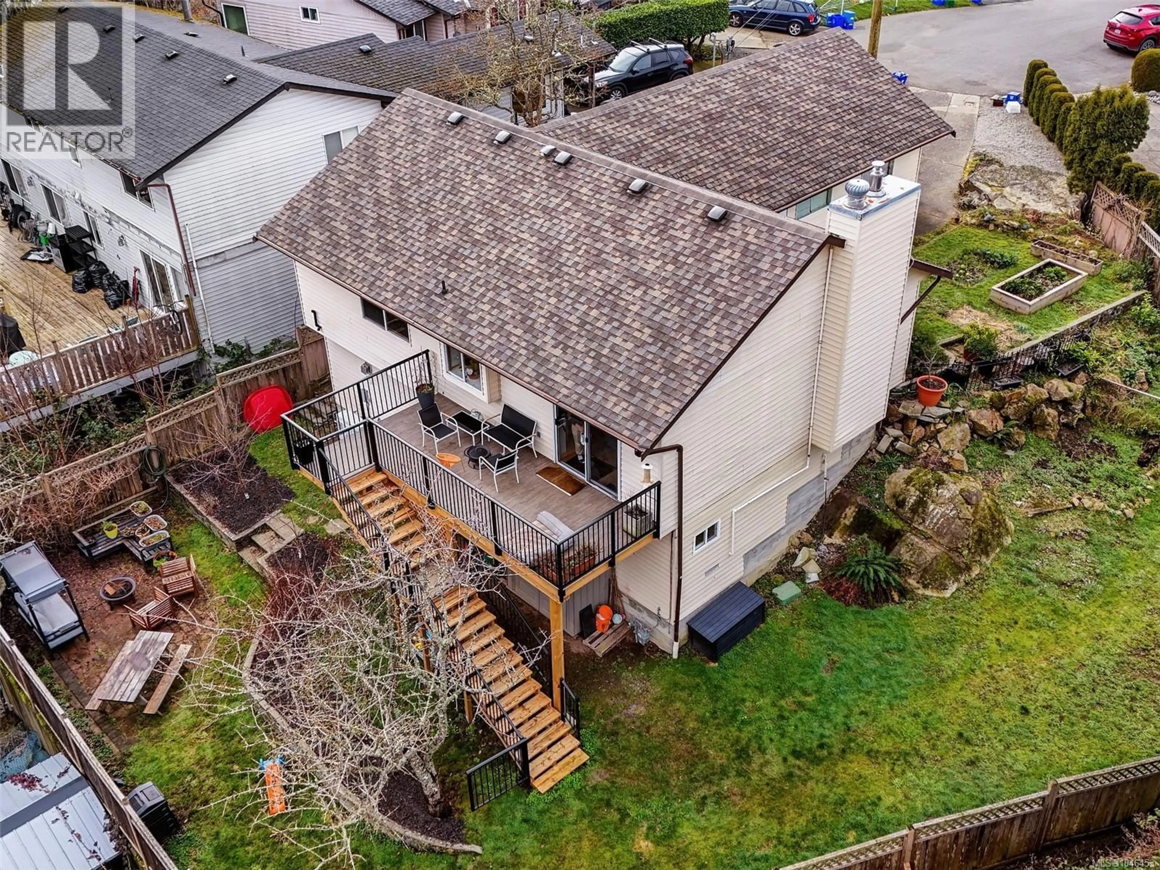 A pic from outside/outdoor area/front of a property/back of a property/a pic from drone, building for 560 ATKINS AVENUE, Langford British Columbia V9B3A3