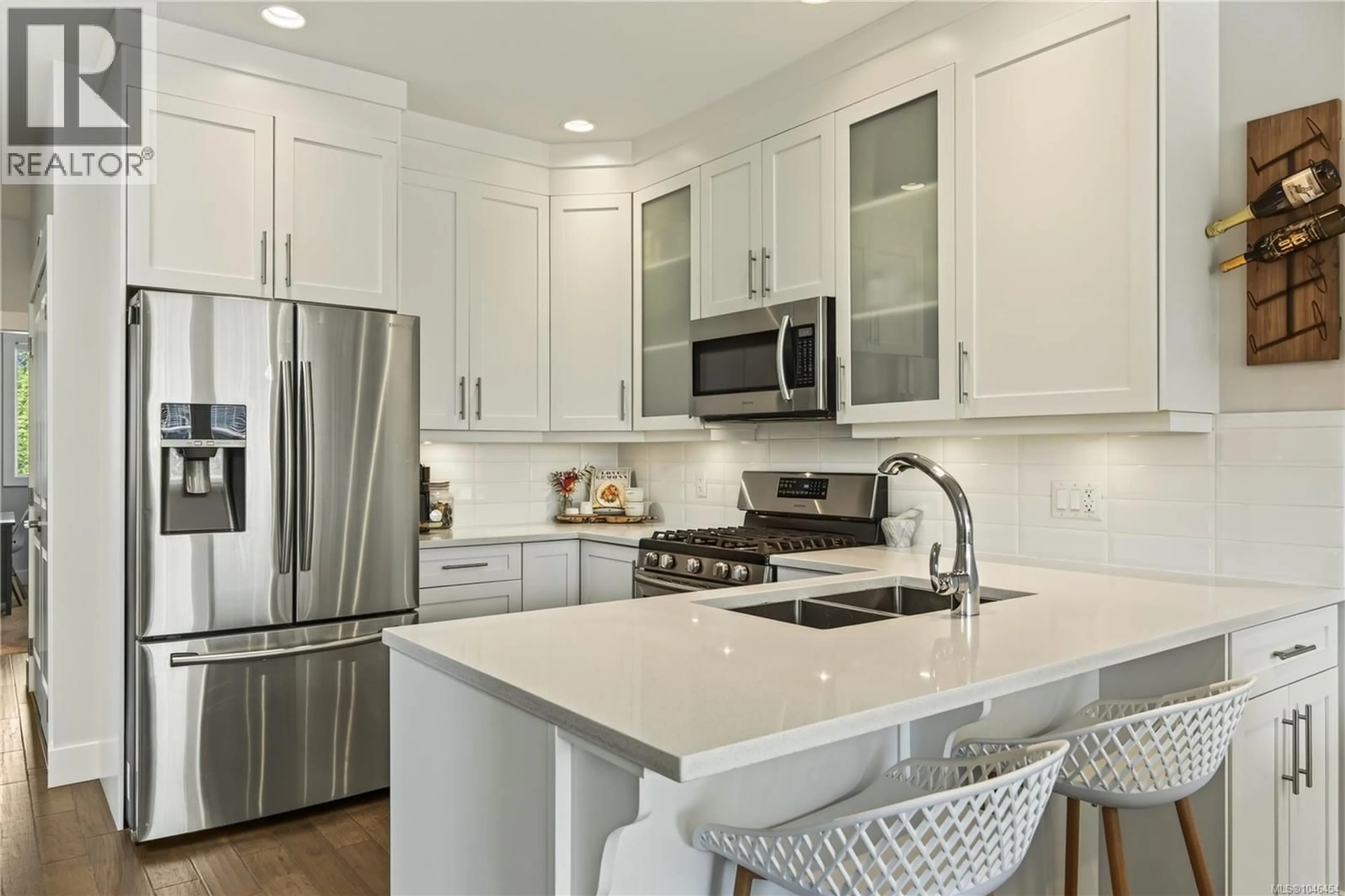 Contemporary kitchen, ceramic/tile floor for 5797 LINYARD ROAD, Nanaimo British Columbia V9T0G6