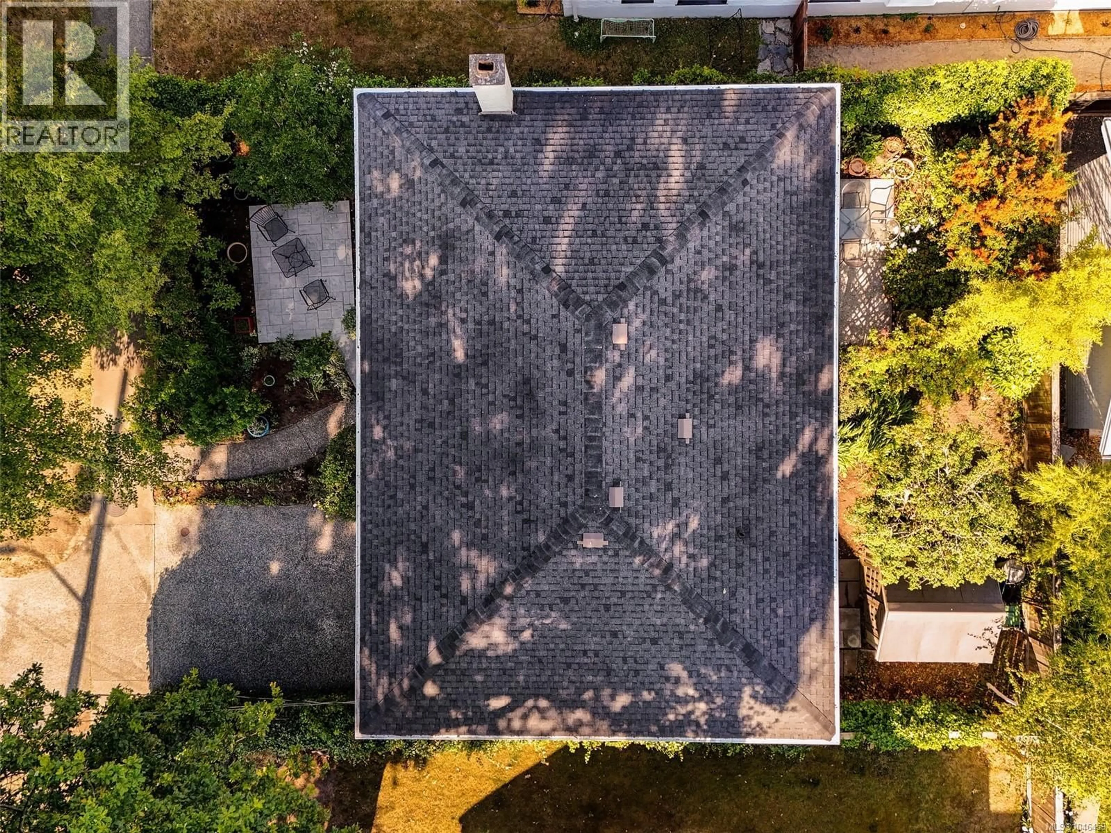 A pic from outside/outdoor area/front of a property/back of a property/a pic from drone, street for 1146 FAITHFUL STREET, Victoria British Columbia V8V2R4