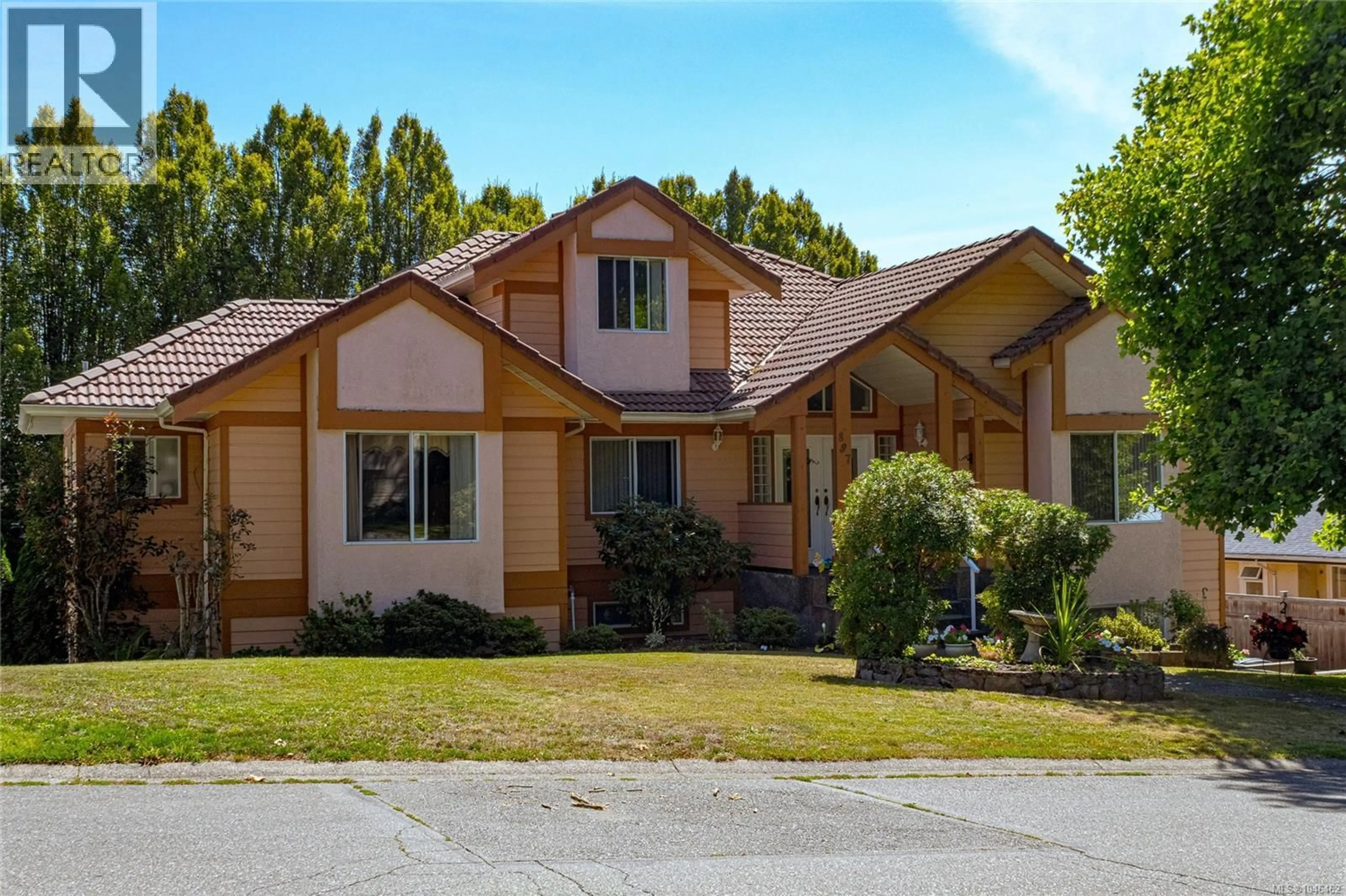 Home with vinyl exterior material, street for 897 MALTWOOD TERRACE, Saanich British Columbia V8X5G2