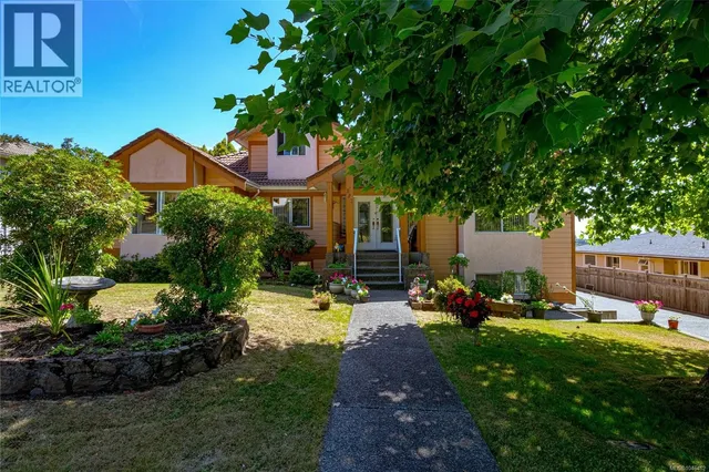 897 MALTWOOD TERRACE, Saanich 2