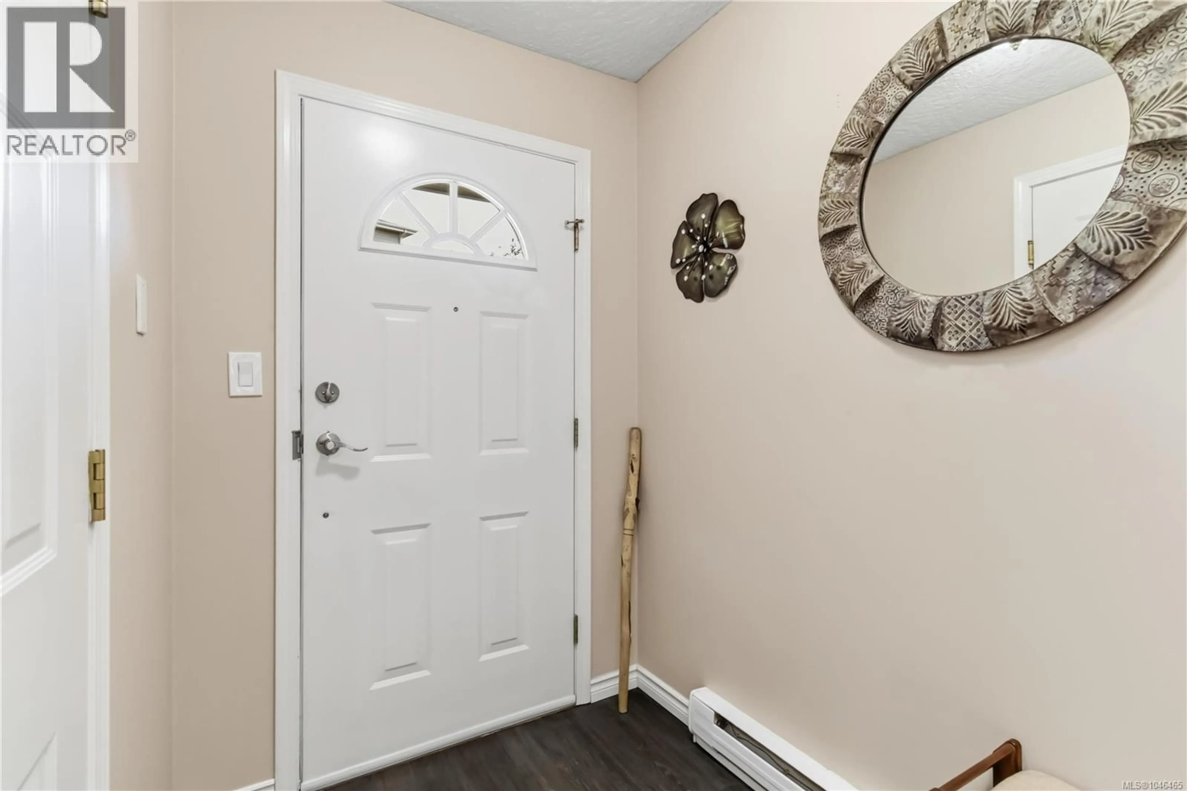 Indoor entryway for 47 - 909 ADMIRALS ROAD, Esquimalt British Columbia V9A2P1