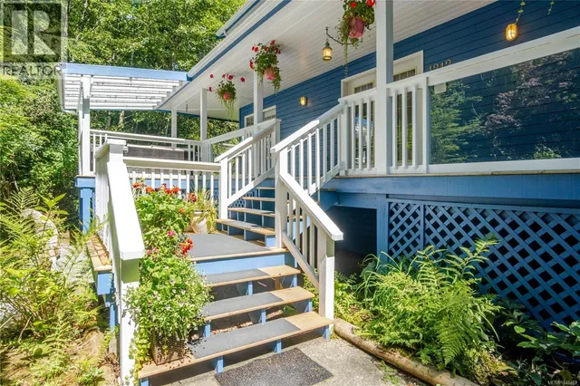 1212 LYNN ROAD, Tofino 2