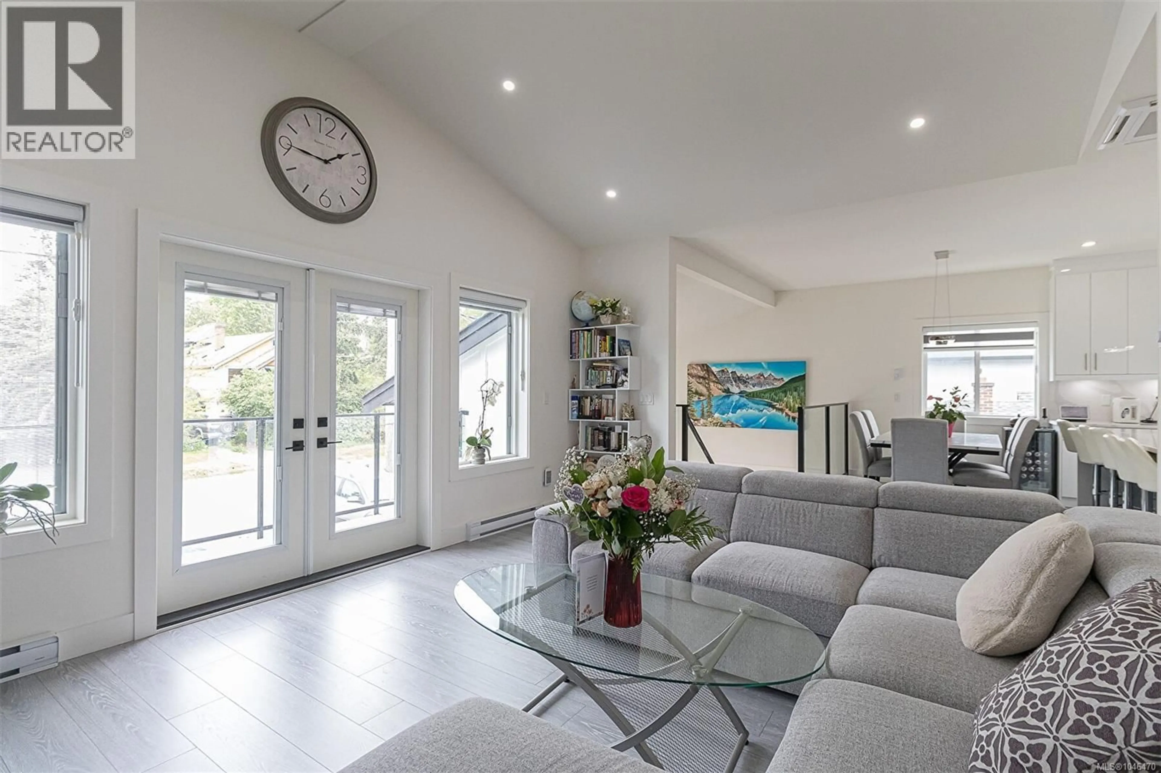 Living room with furniture, unknown for 83 CREASE AVENUE, Saanich British Columbia V8Z1S6