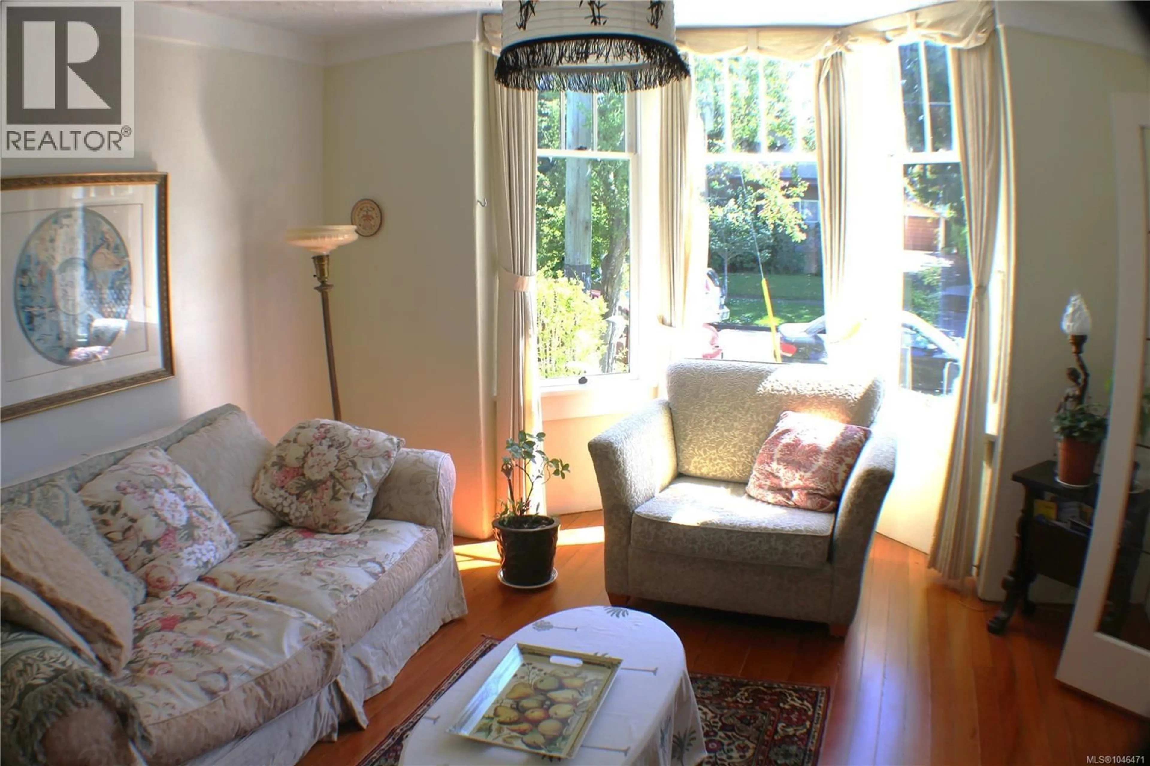Living room with furniture, unknown for 1404 TAUNTON STREET, Victoria British Columbia V8R1W9