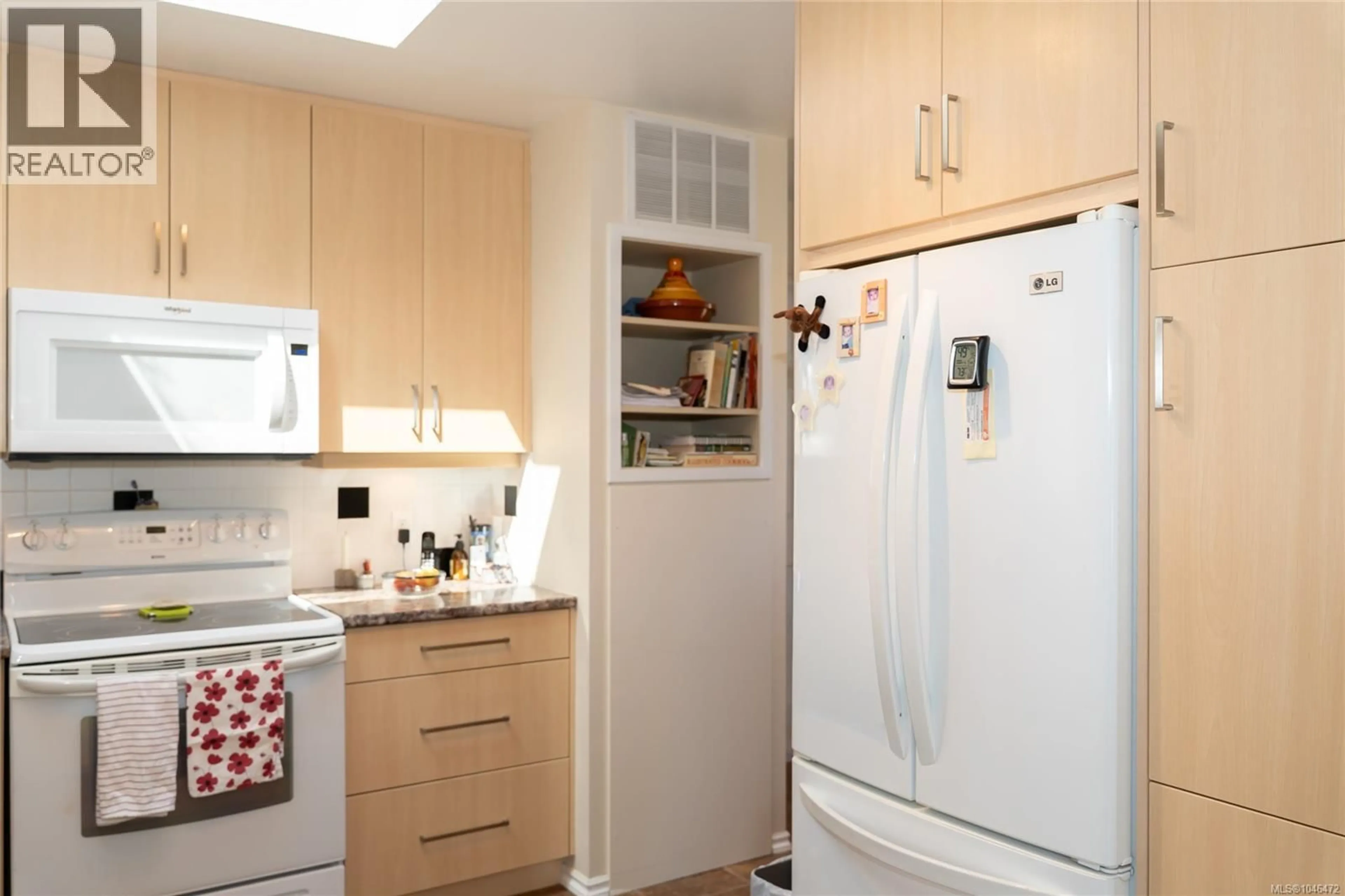 Standard kitchen, unknown for 9392 BROOKWOOD DRIVE, Sidney British Columbia V8L4H3