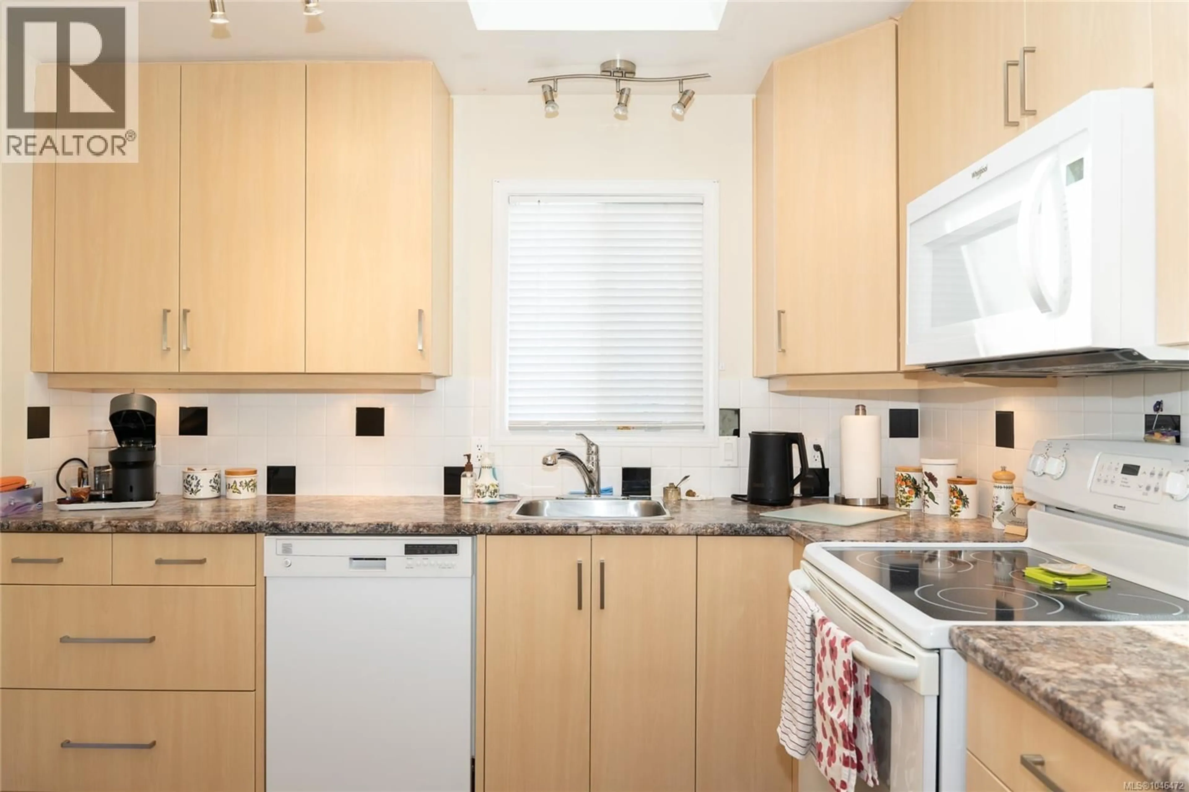 Standard kitchen, unknown for 9392 BROOKWOOD DRIVE, Sidney British Columbia V8L4H3