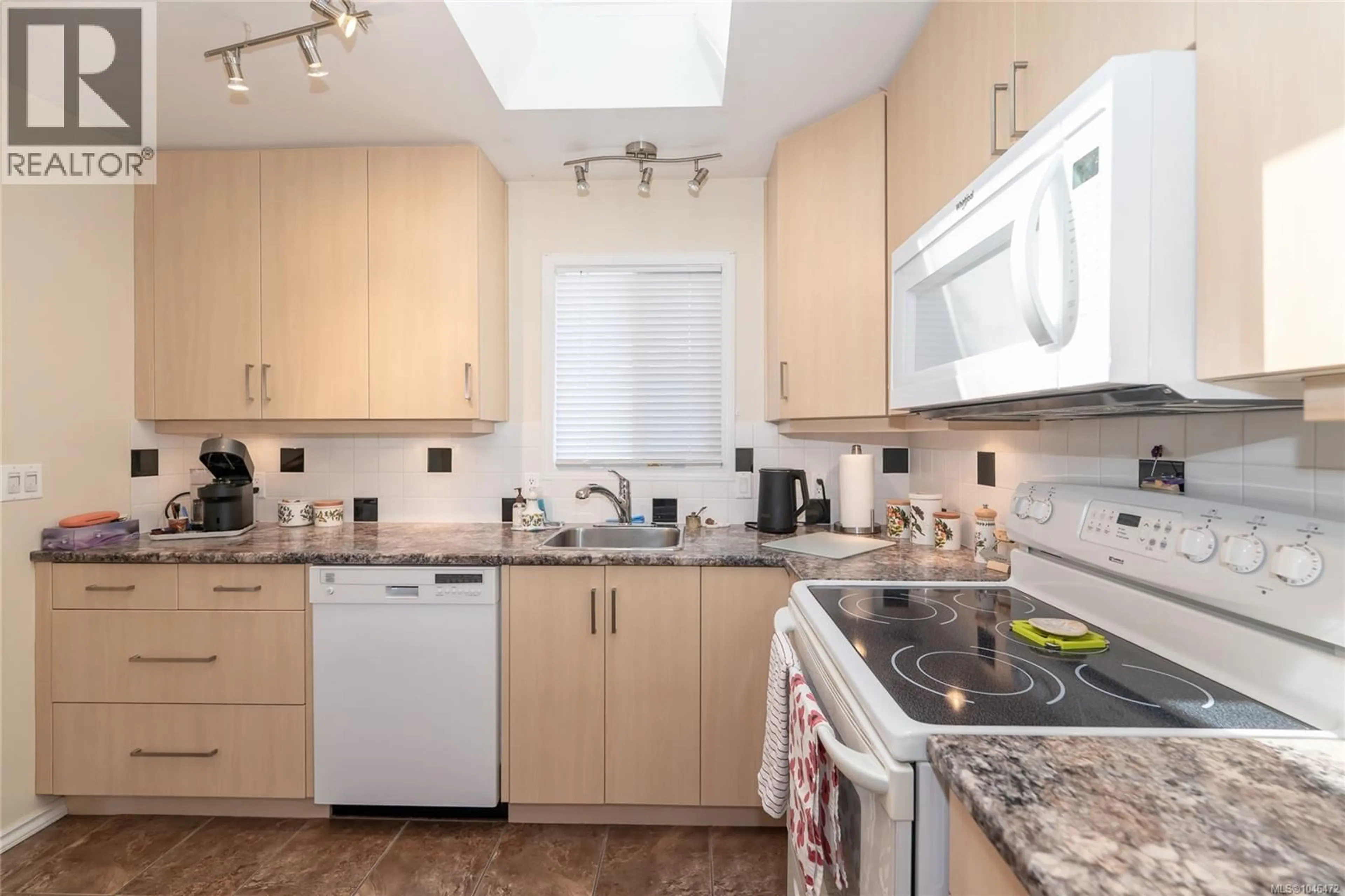 Standard kitchen, unknown for 9392 BROOKWOOD DRIVE, Sidney British Columbia V8L4H3