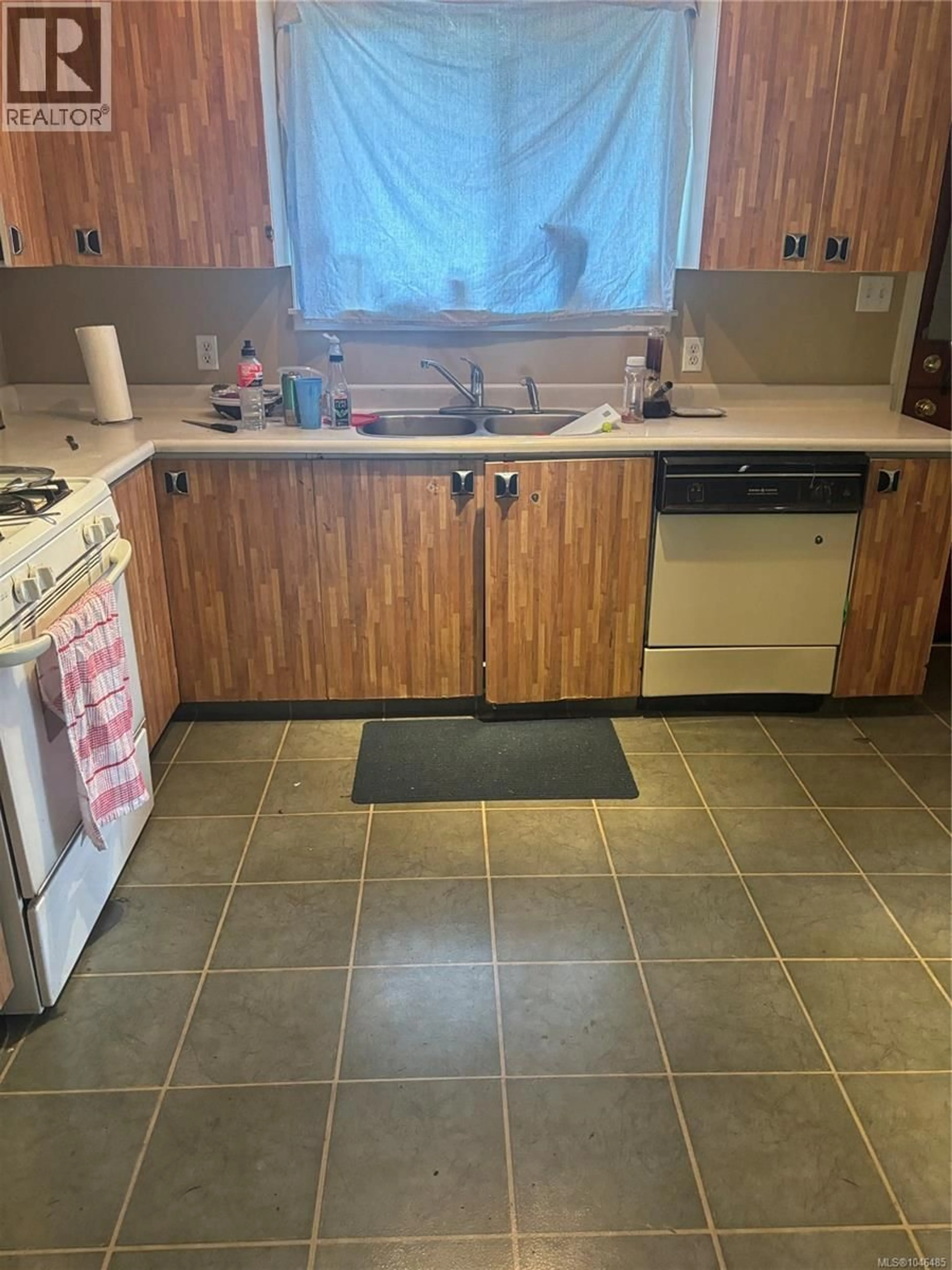 Standard kitchen, ceramic/tile floor for 1308 WILHELMINA WAY, Langford British Columbia V9B4K3