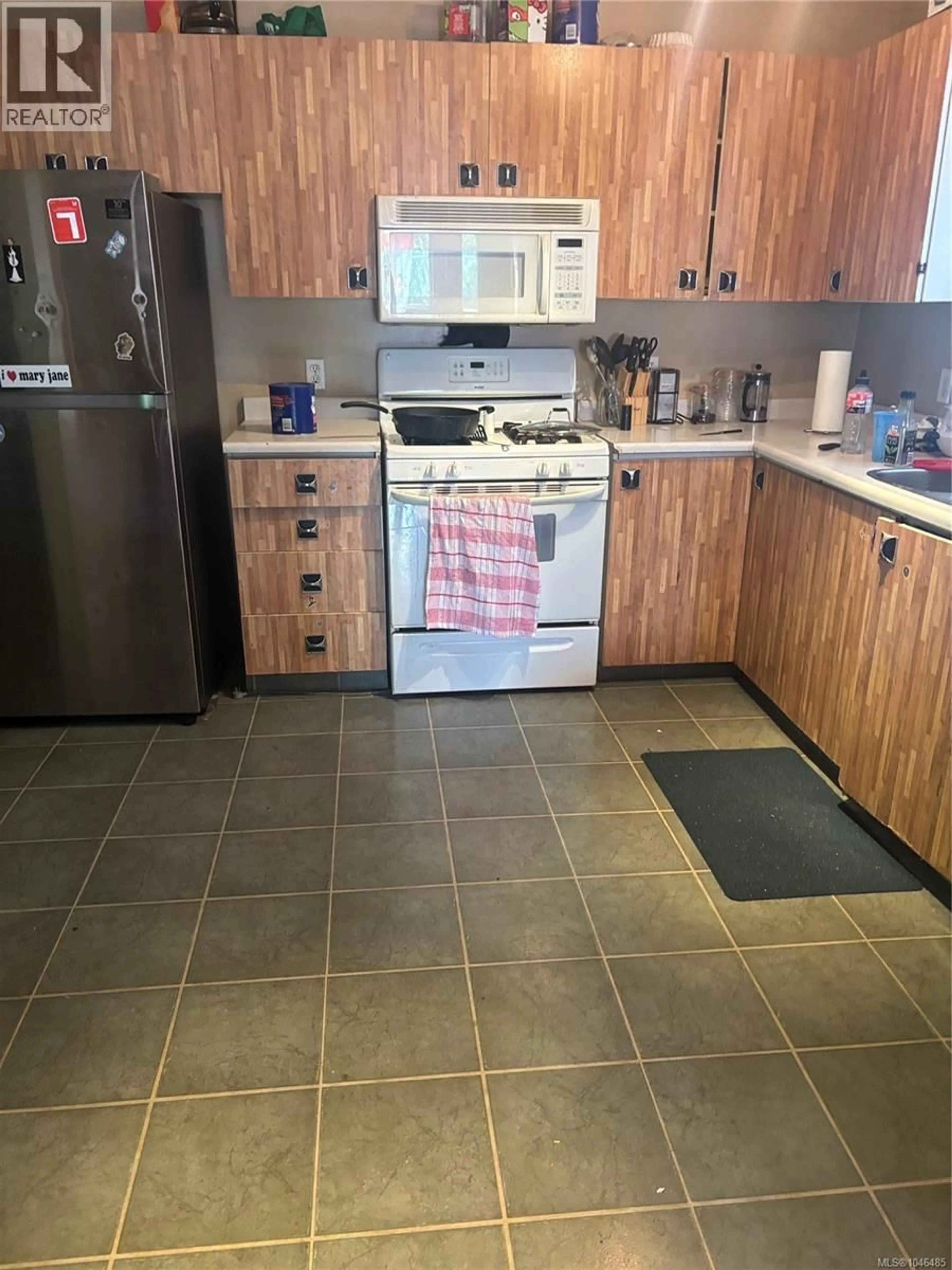Standard kitchen, ceramic/tile floor for 1308 WILHELMINA WAY, Langford British Columbia V9B4K3