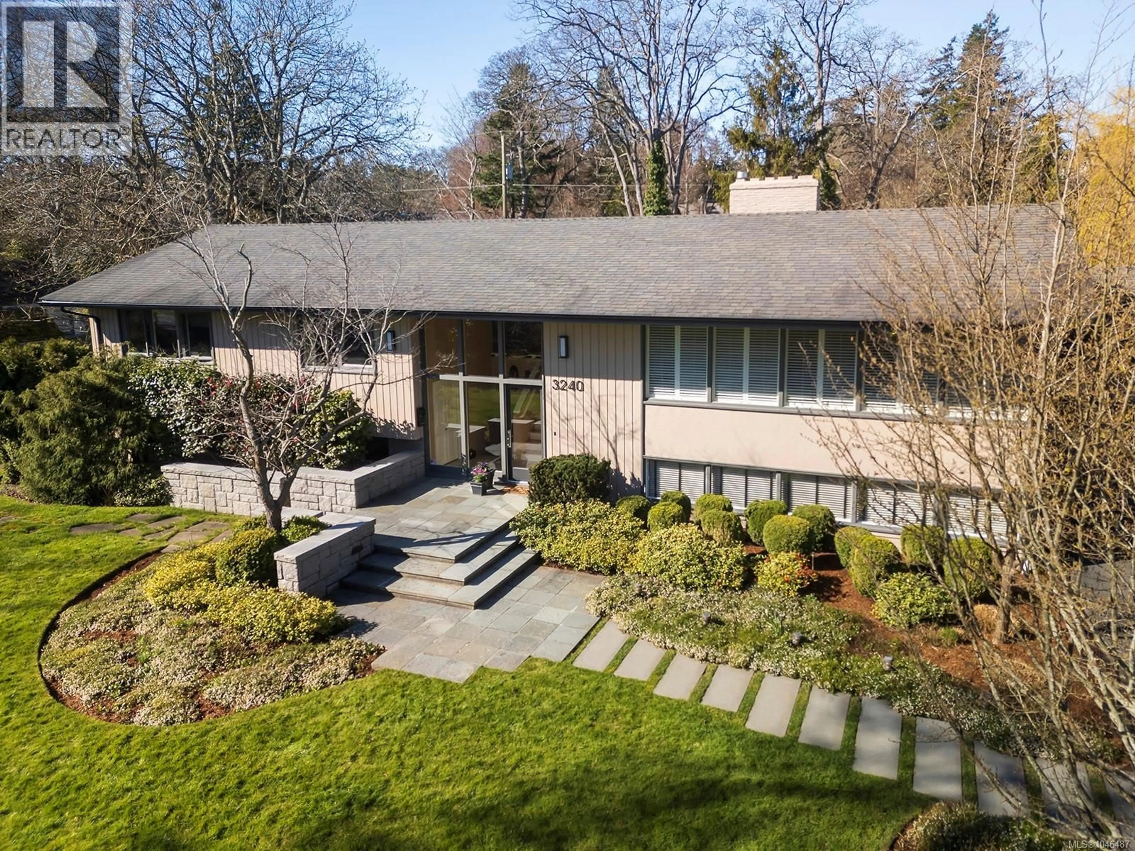 A pic from outside/outdoor area/front of a property/back of a property/a pic from drone, street for 3240 BEACH DRIVE, Oak Bay British Columbia V8R6L8