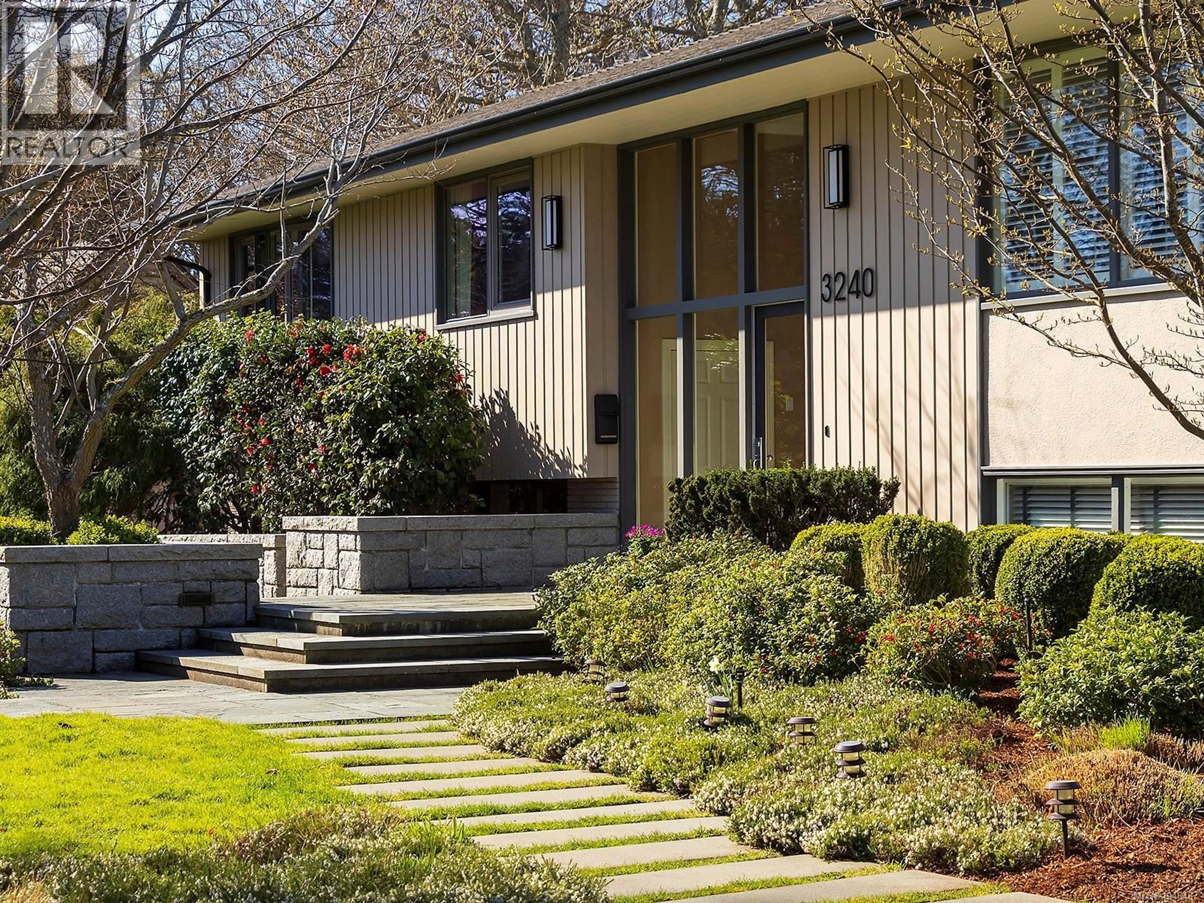 Unknown for 3240 BEACH DRIVE, Oak Bay British Columbia V8R6L8