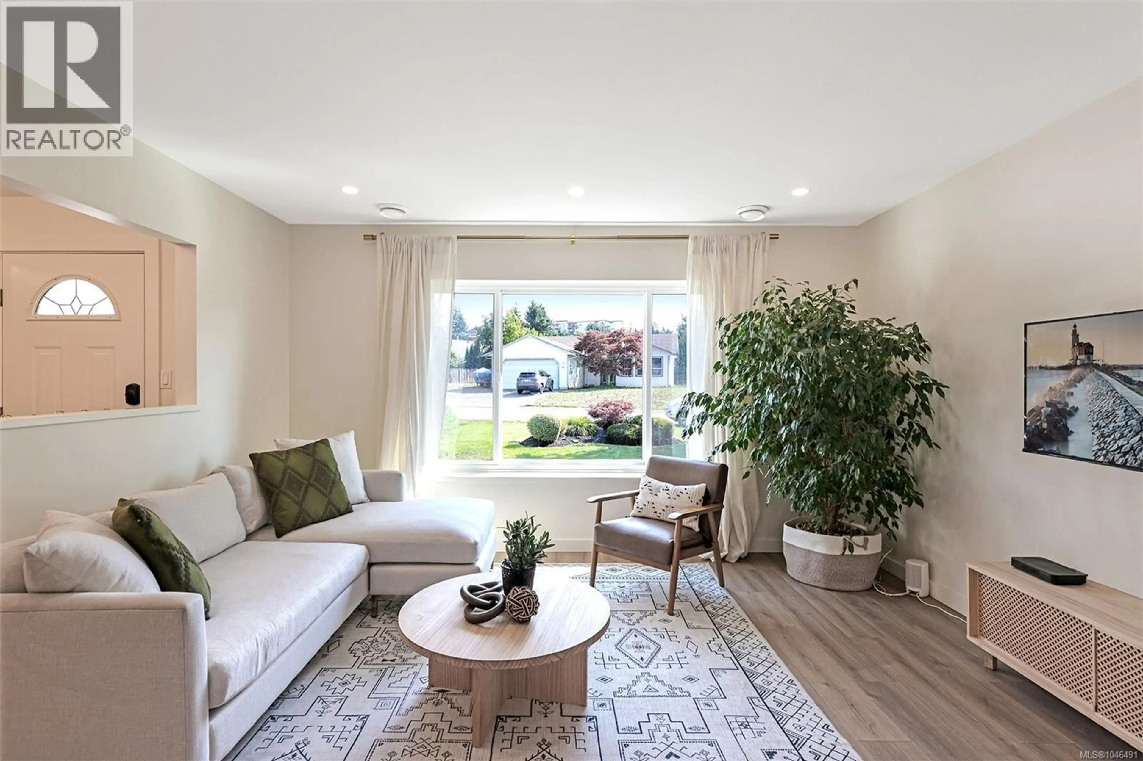 Living room with furniture, unknown for 684 BEAVER LODGE ROAD, Campbell River British Columbia V9H1R2