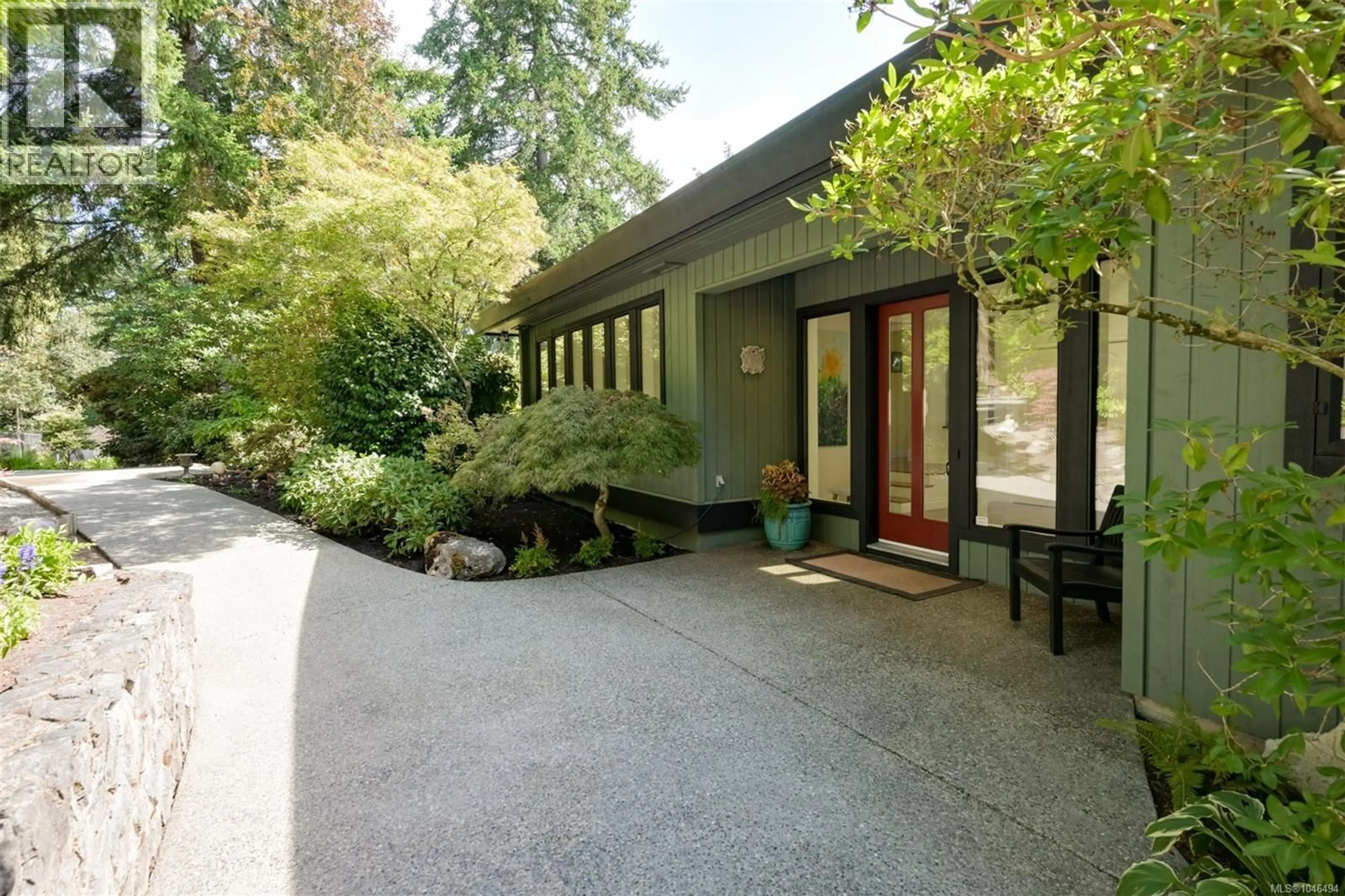 Patio, unknown for 1682 CHARLTON ROAD, Saanich British Columbia V9E2C9