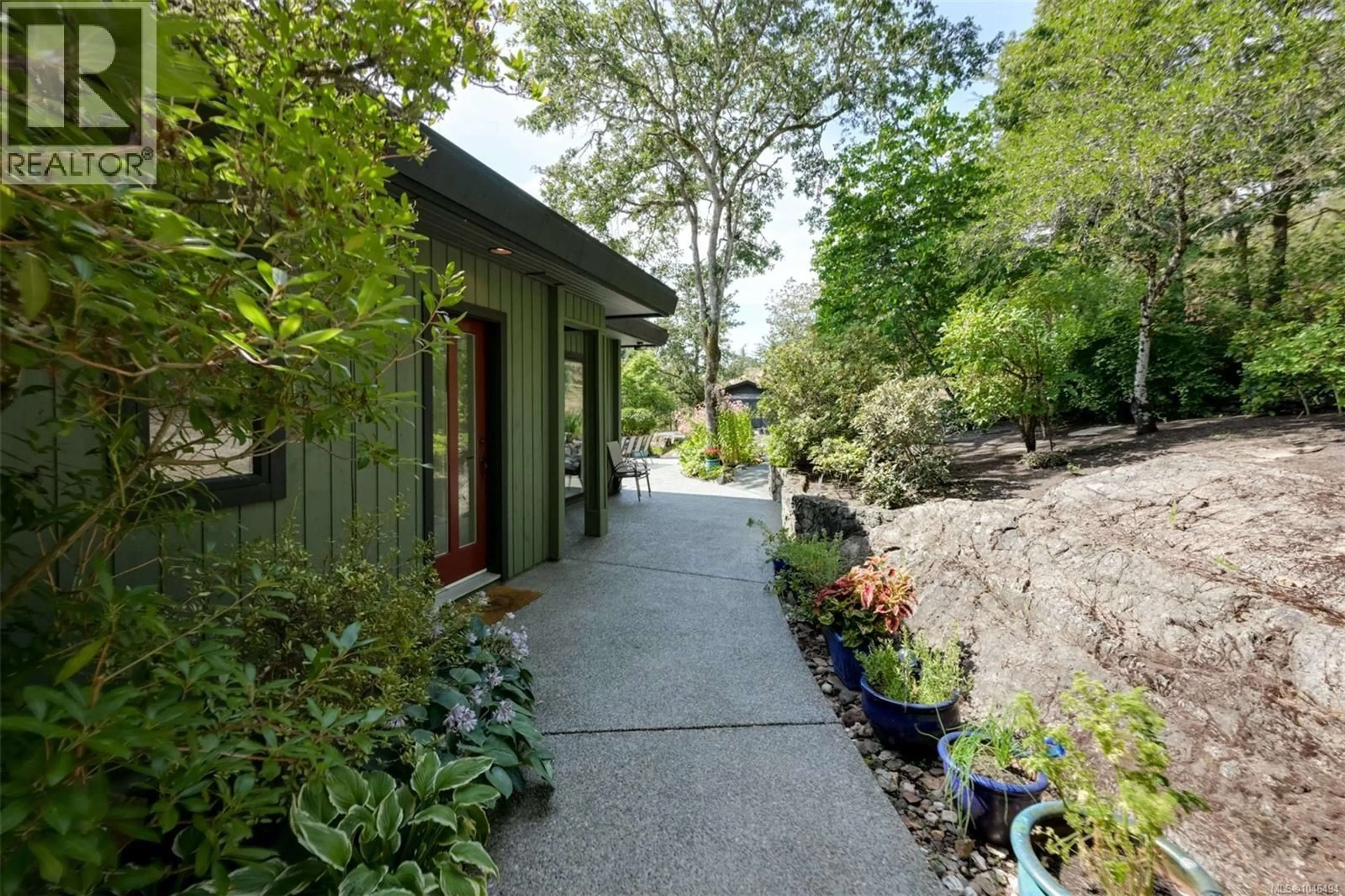 Patio, street for 1682 CHARLTON ROAD, Saanich British Columbia V9E2C9