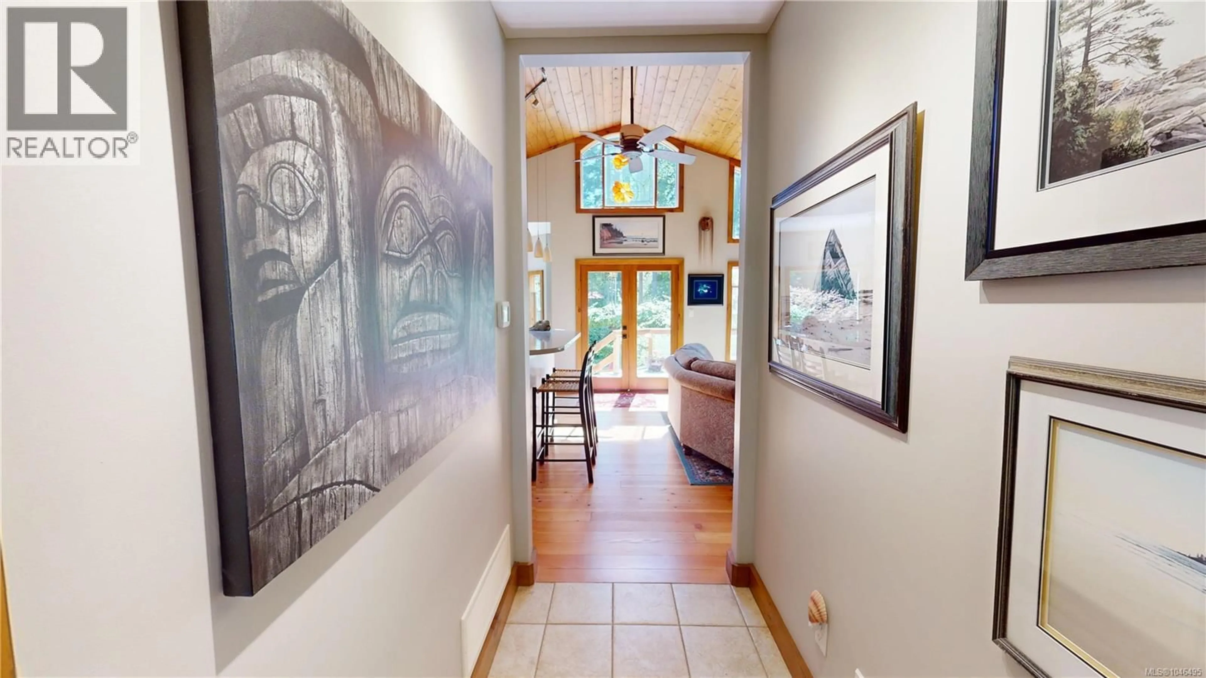 Indoor foyer for 2575 COHO DRIVE, Gabriola Island British Columbia V0R1X7