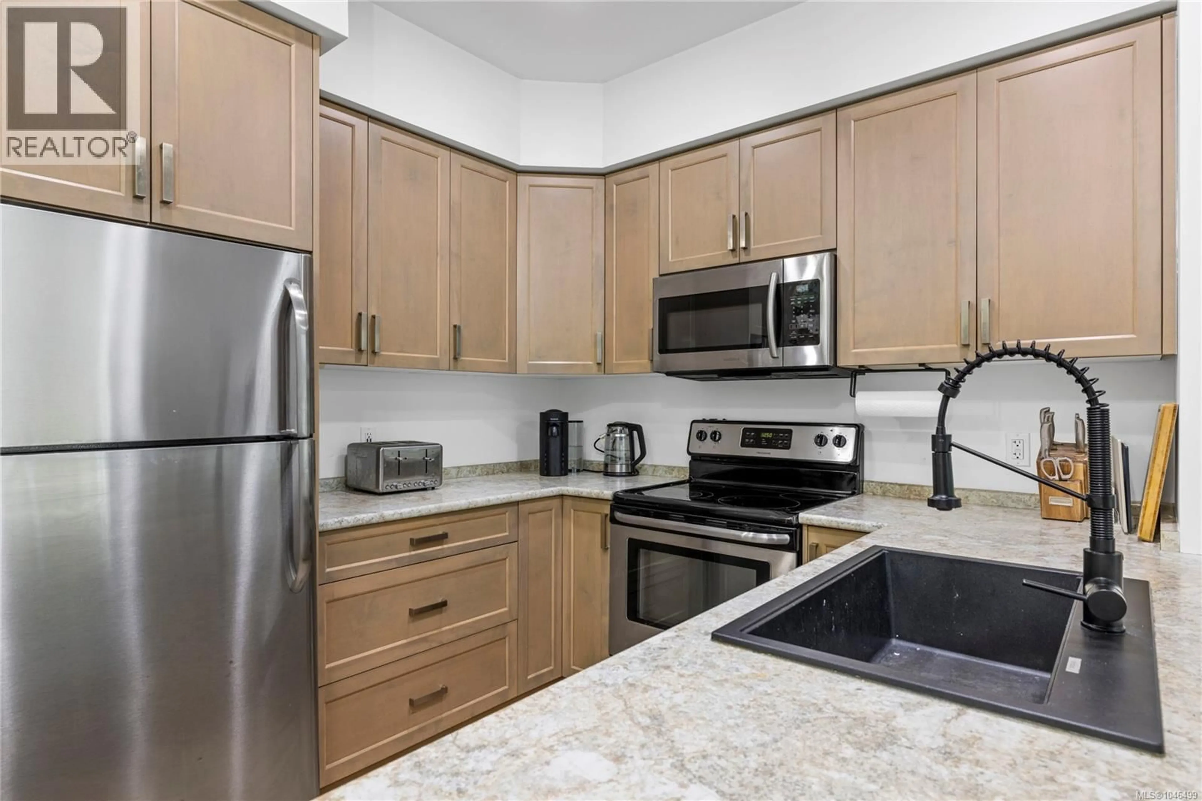 Standard kitchen, ceramic/tile floor for 117 - 4960 SONGBIRD PLACE, Nanaimo British Columbia V9T0H7