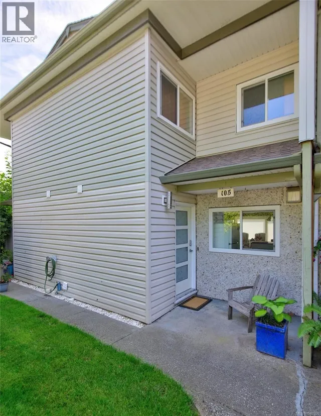 105 - 1537 NOEL AVENUE, Comox 3