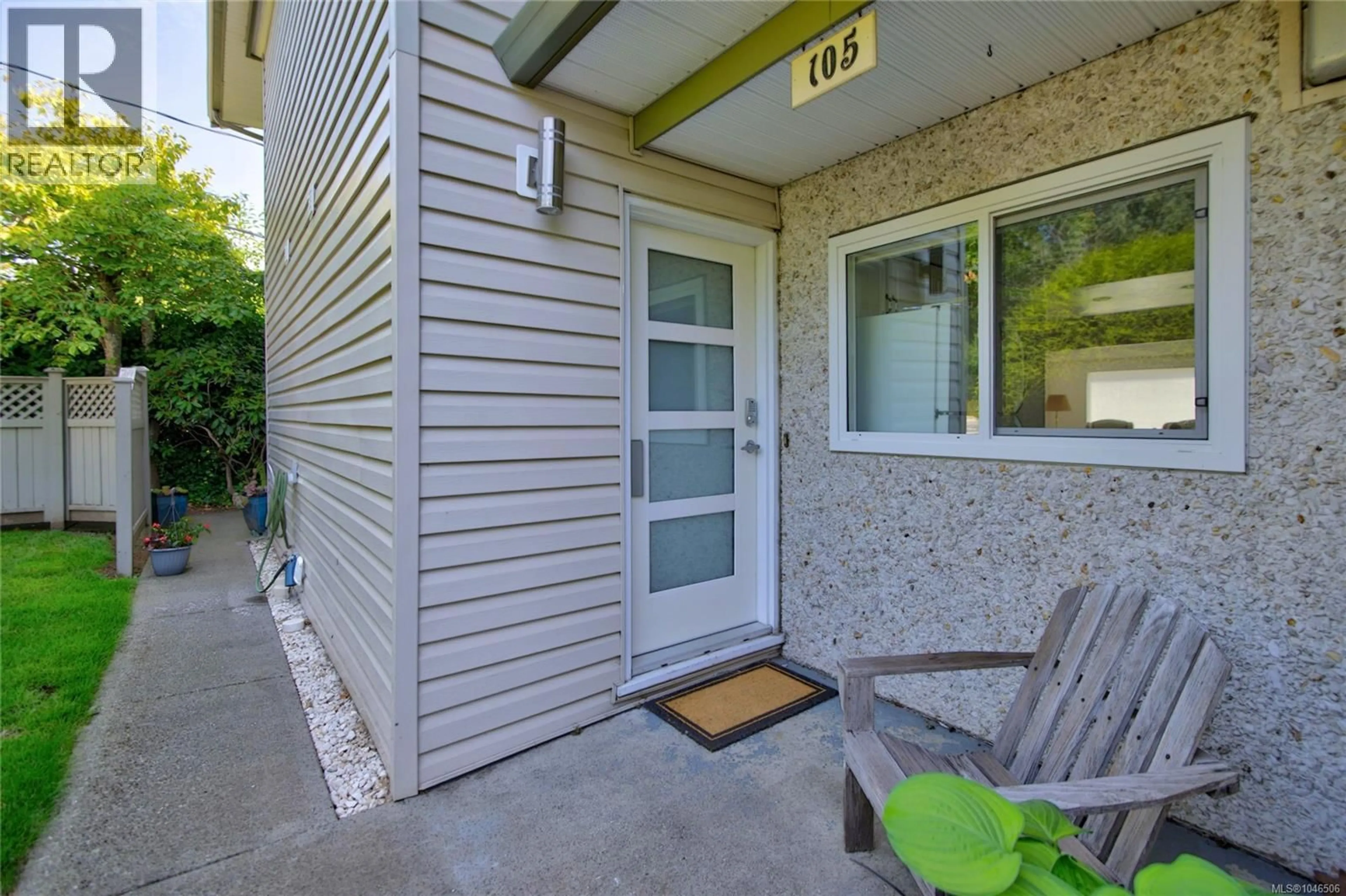 Patio, street for 105 - 1537 NOEL AVENUE, Comox British Columbia V9M3H8