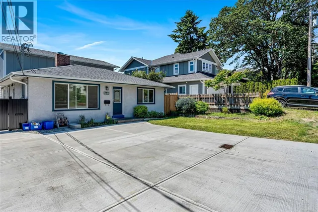 1689 KISBER AVENUE, Saanich 2