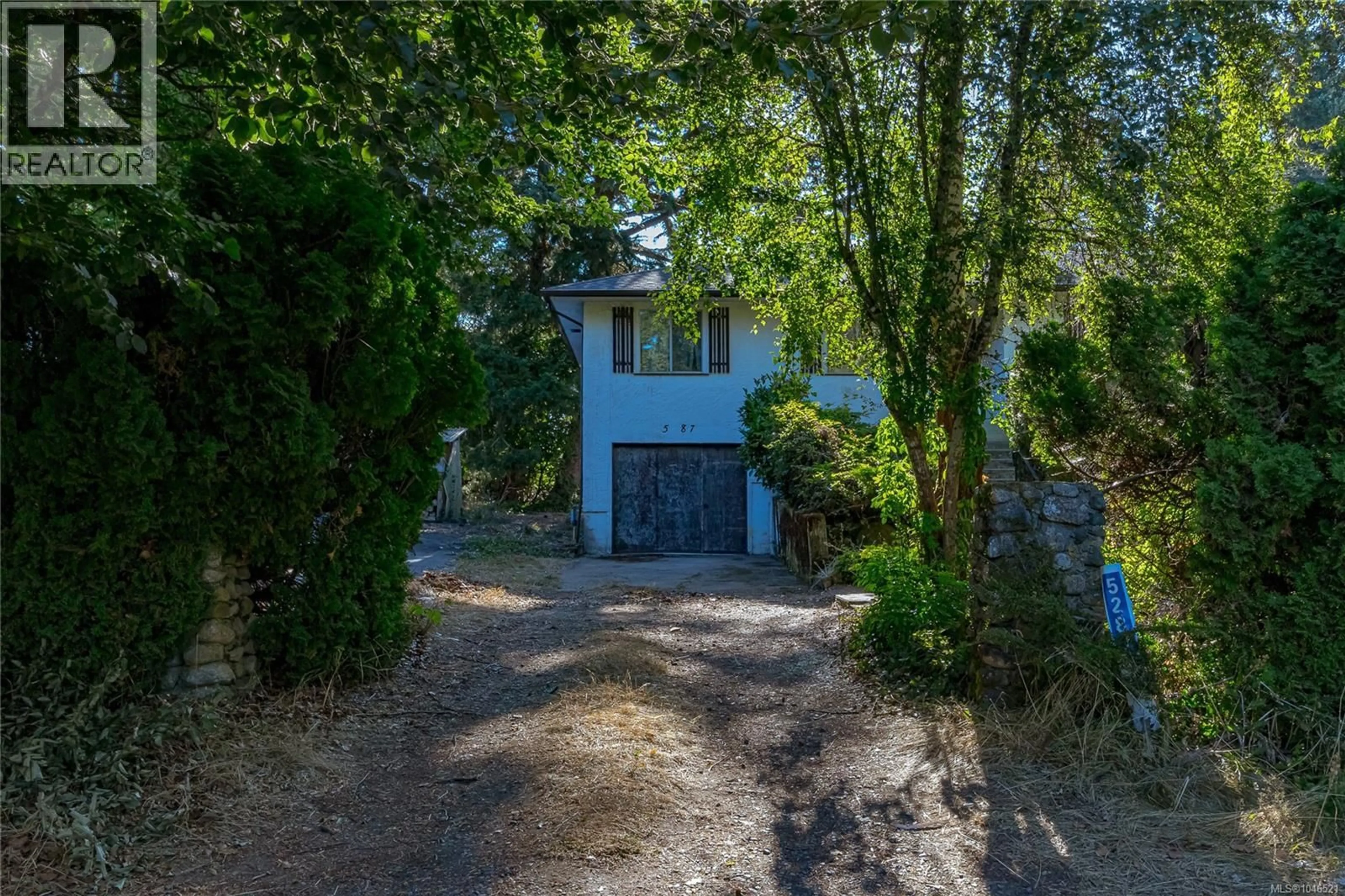 A pic from outside/outdoor area/front of a property/back of a property/a pic from drone, street for 5287 SANTA CLARA AVENUE, Saanich British Columbia V8Y1W6