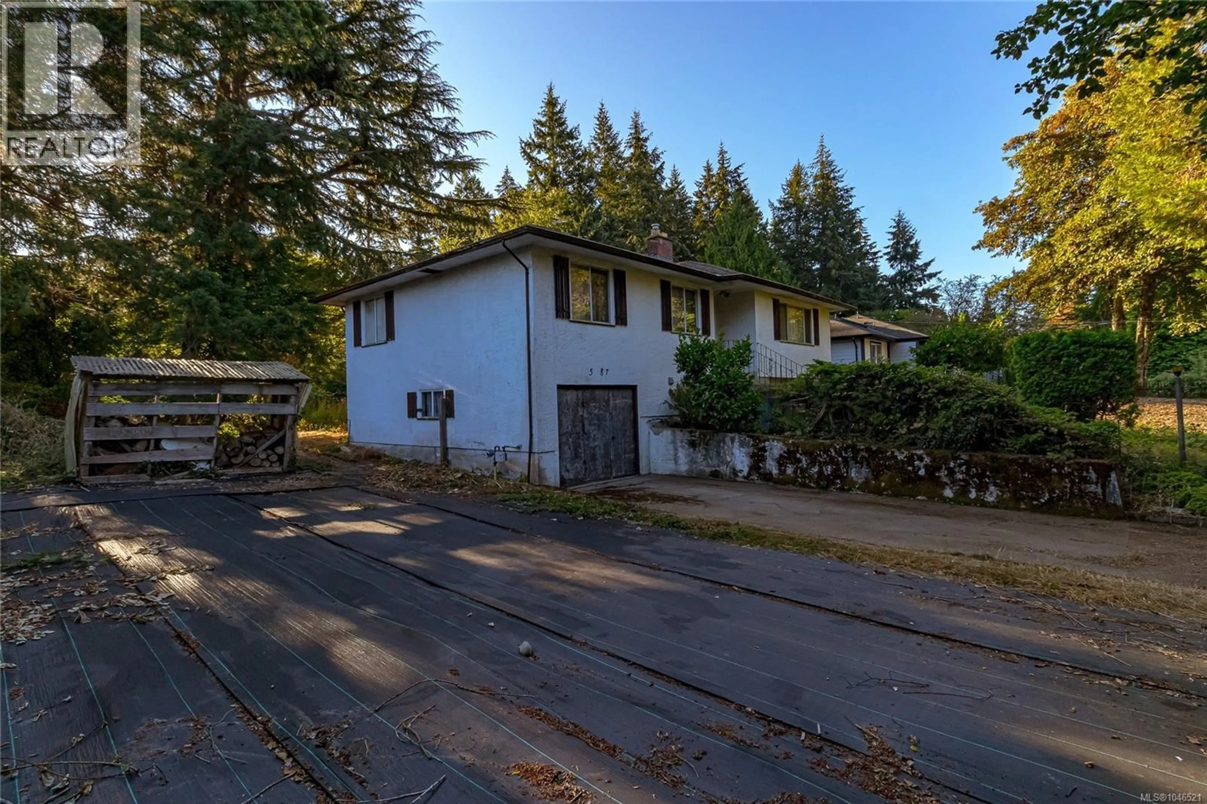 A pic from outside/outdoor area/front of a property/back of a property/a pic from drone, street for 5287 SANTA CLARA AVENUE, Saanich British Columbia V8Y1W6