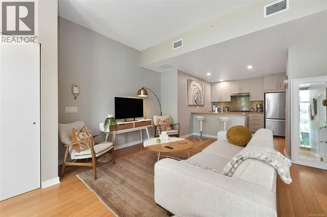 111 - 373 TYEE ROAD, Victoria 3