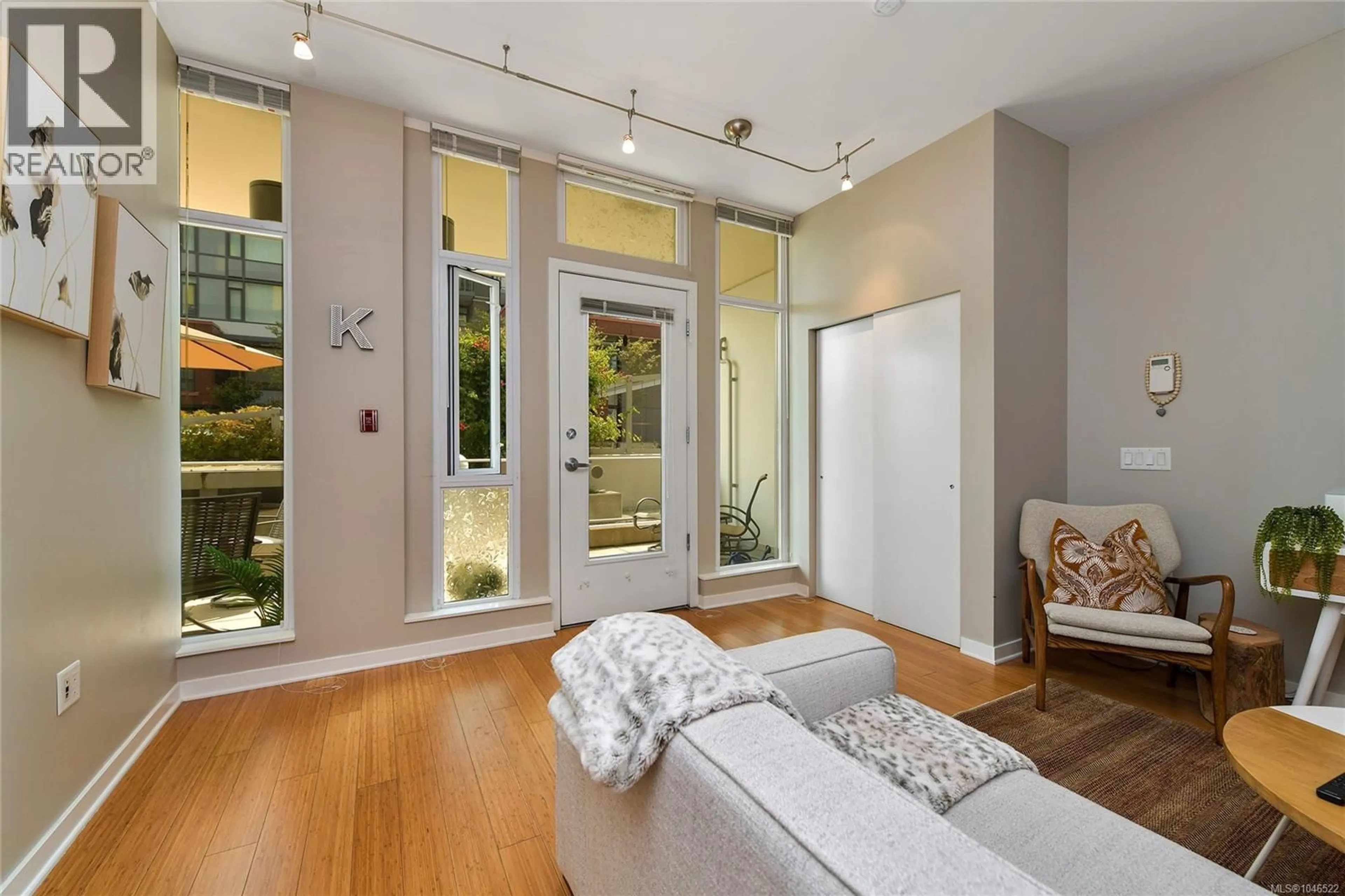 Indoor entryway for 111 - 373 TYEE ROAD, Victoria British Columbia V9A0B3