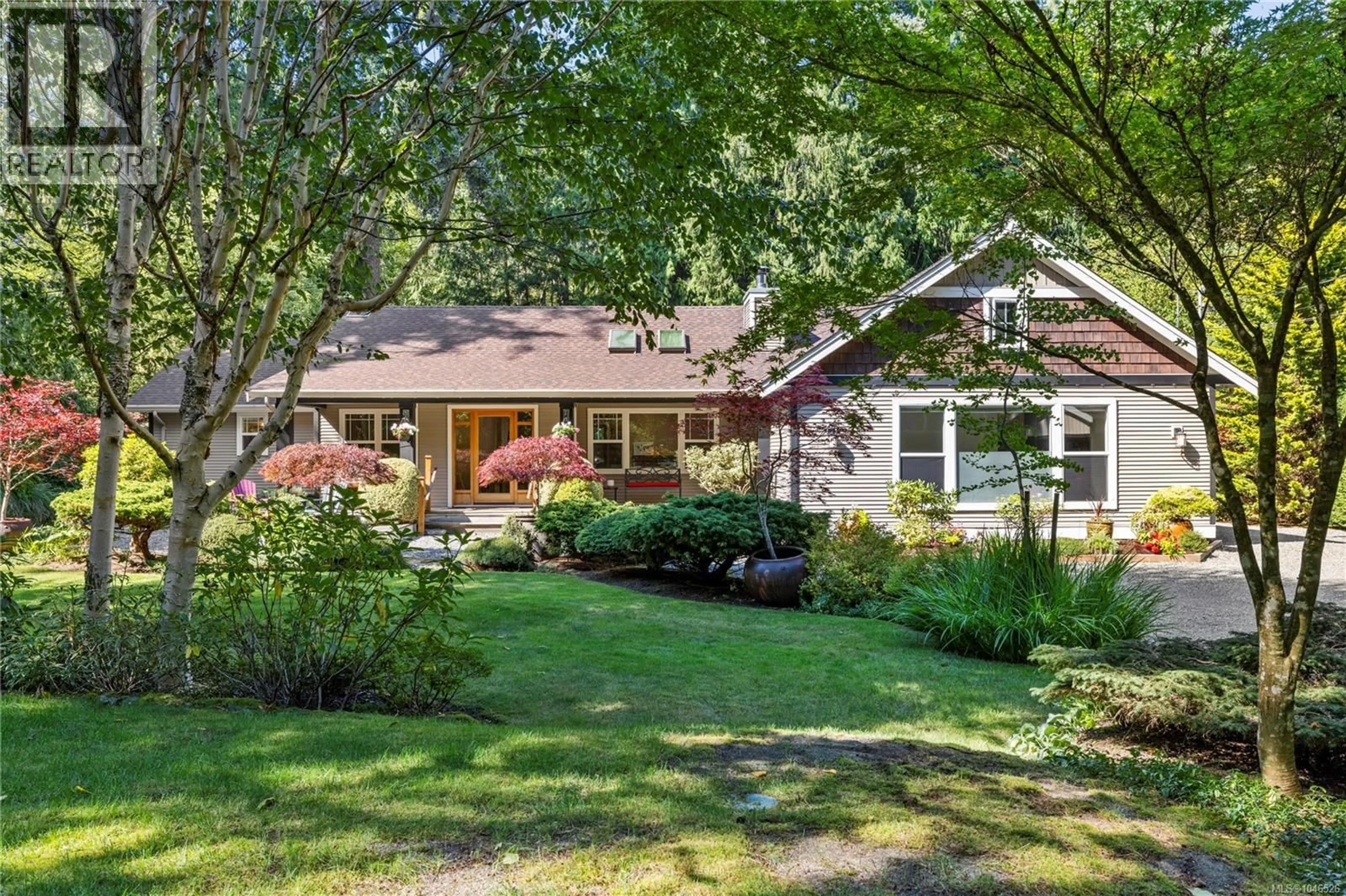 Home with vinyl exterior material, street for 825 FERN ROAD EAST, Qualicum Beach British Columbia V9K1M3