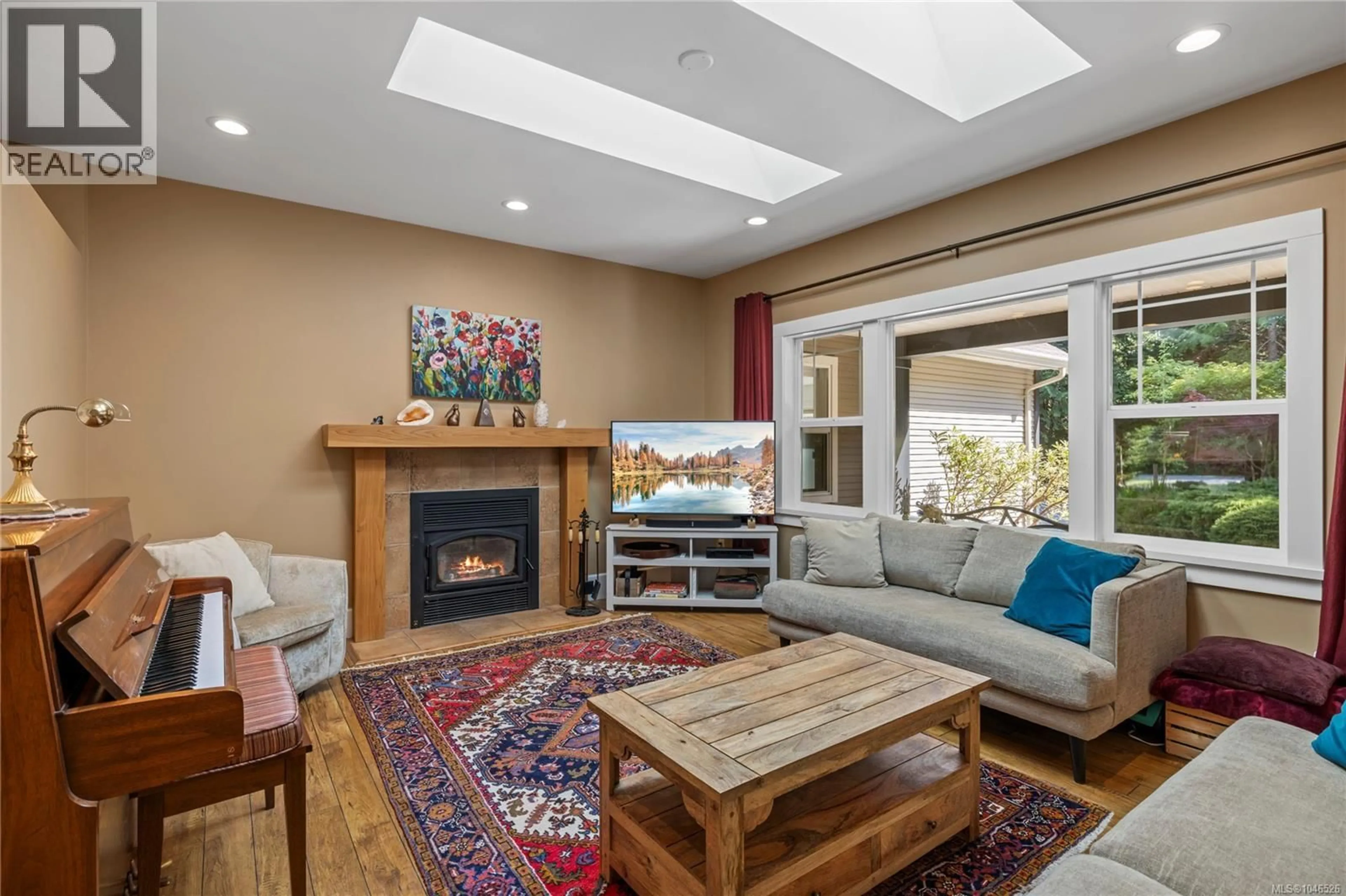 Living room with furniture, unknown for 825 FERN ROAD EAST, Qualicum Beach British Columbia V9K1M3