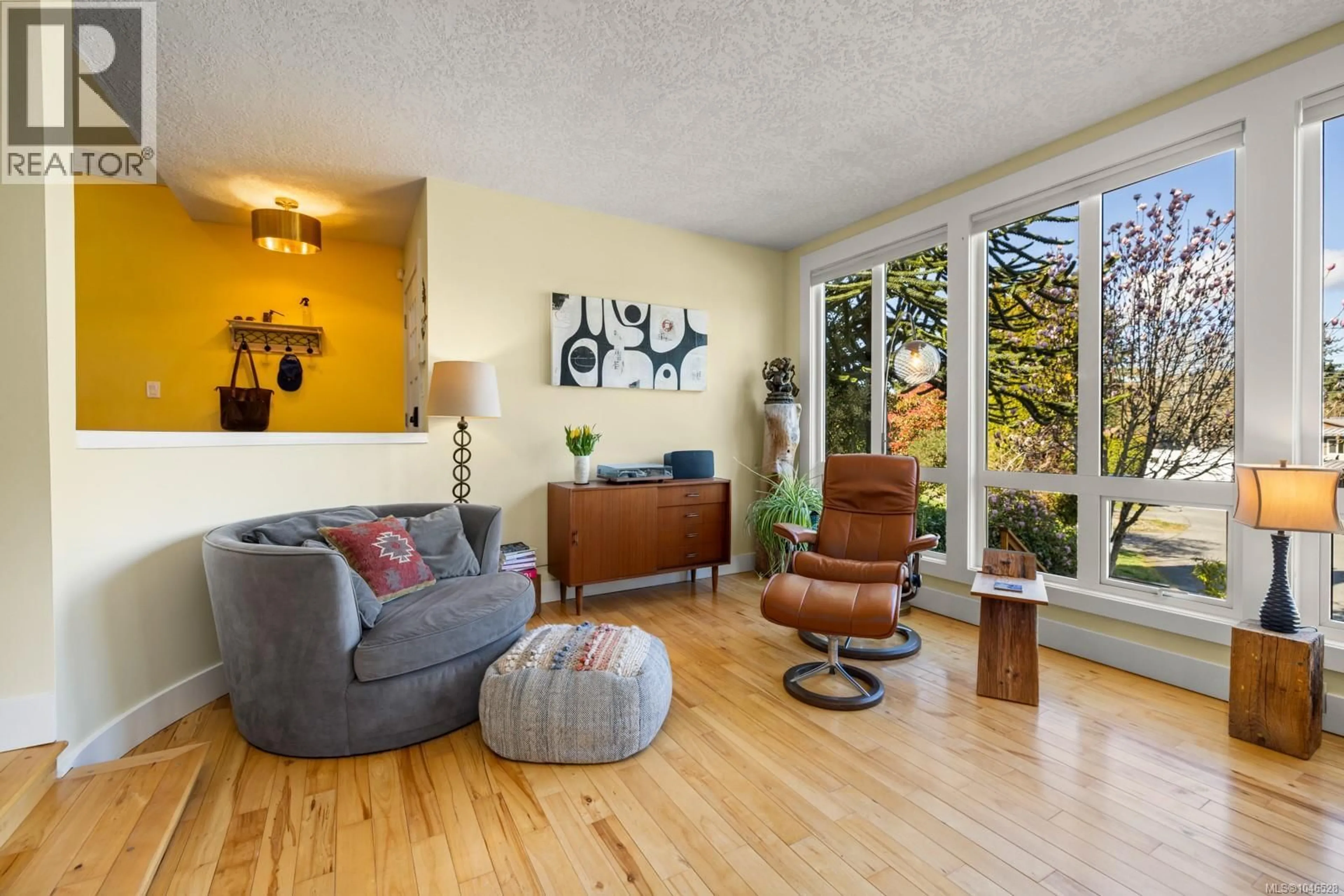 Living room with furniture, unknown for 3223 SEDGWICK DRIVE, Colwood British Columbia V9C3K2