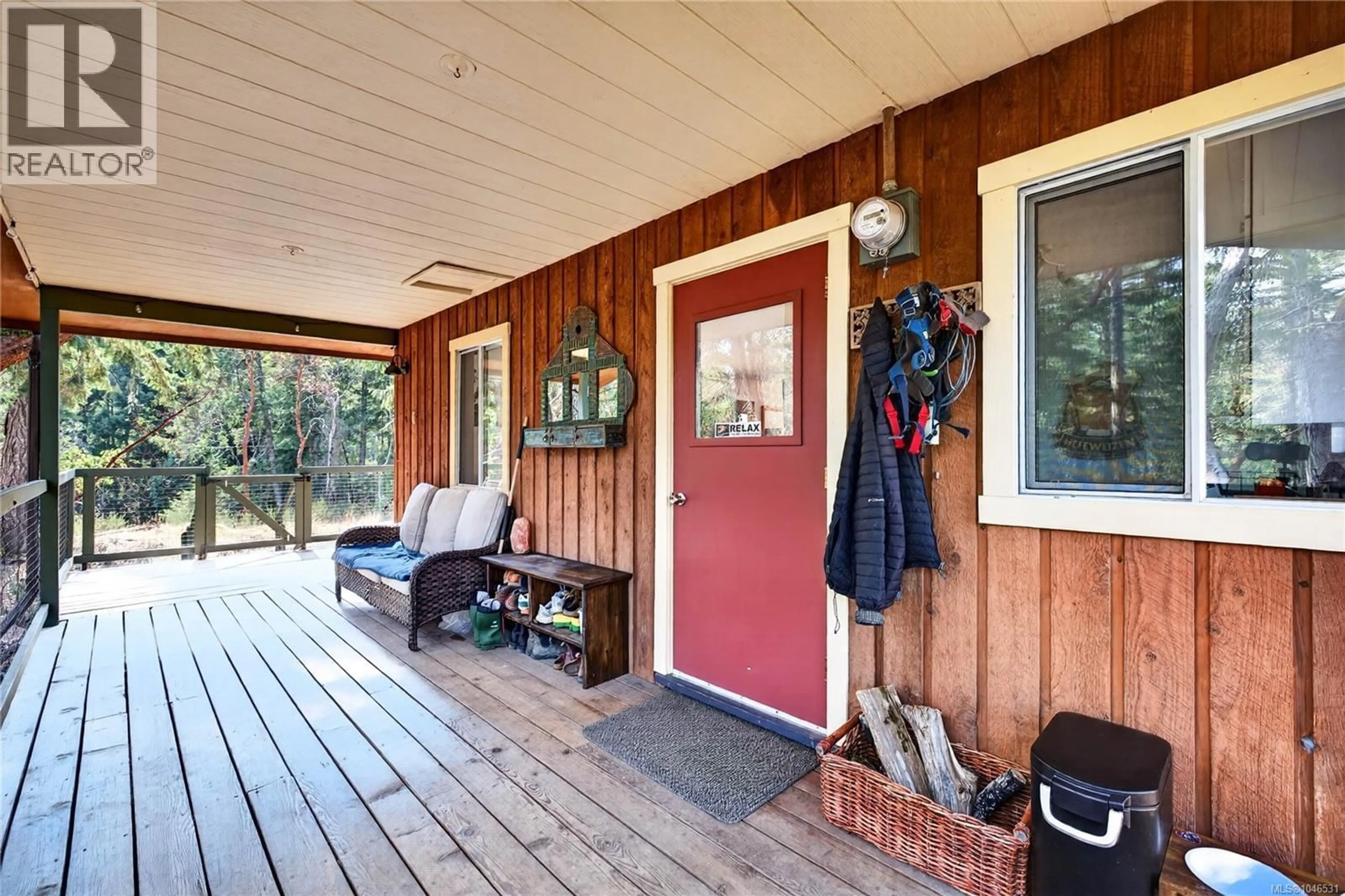 Indoor entryway for 380 LANGS ROAD, Salt Spring British Columbia V8K1N3