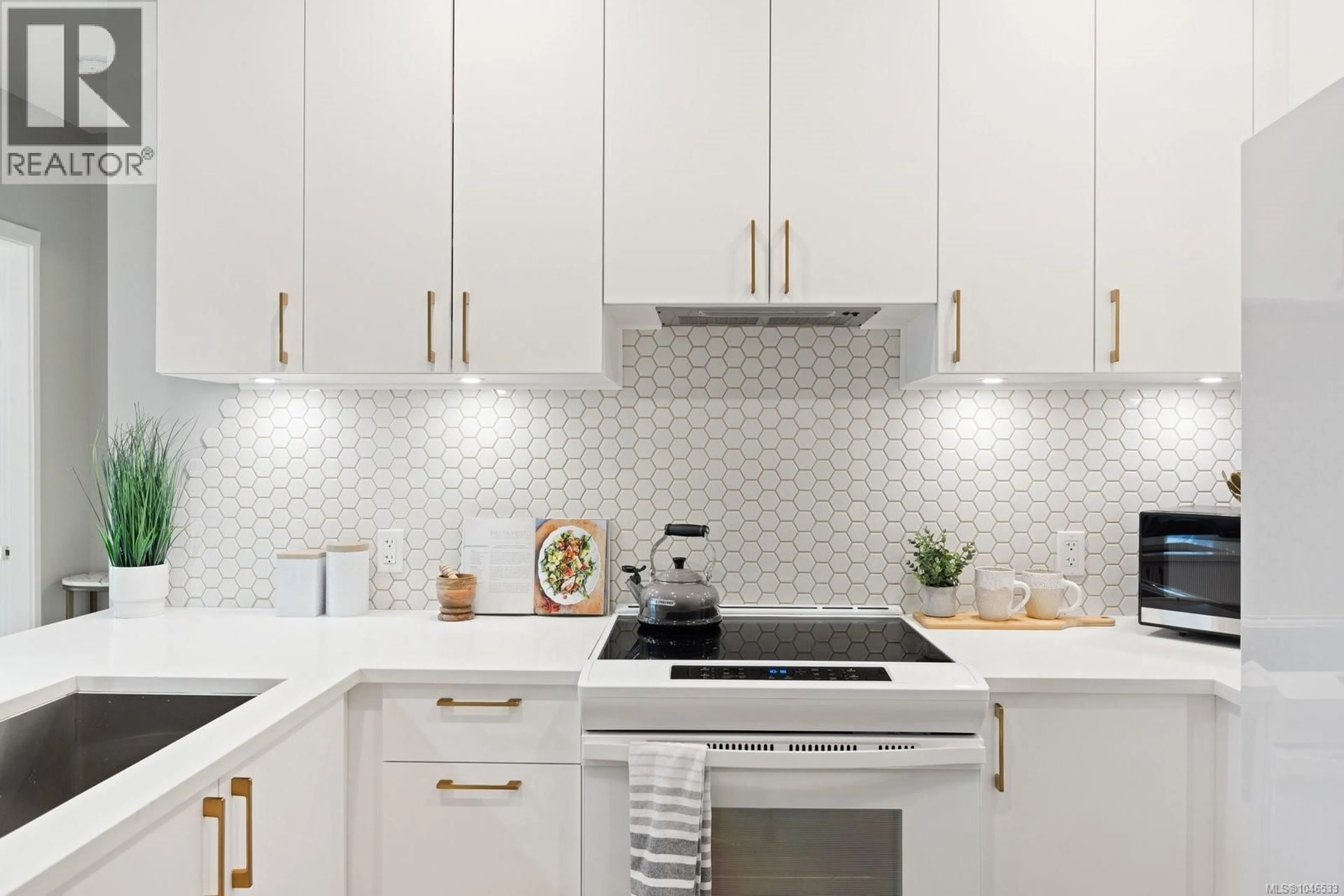 Contemporary kitchen, ceramic/tile floor for 303 - 2348 BEACON AVENUE, Sidney British Columbia V8L1X3