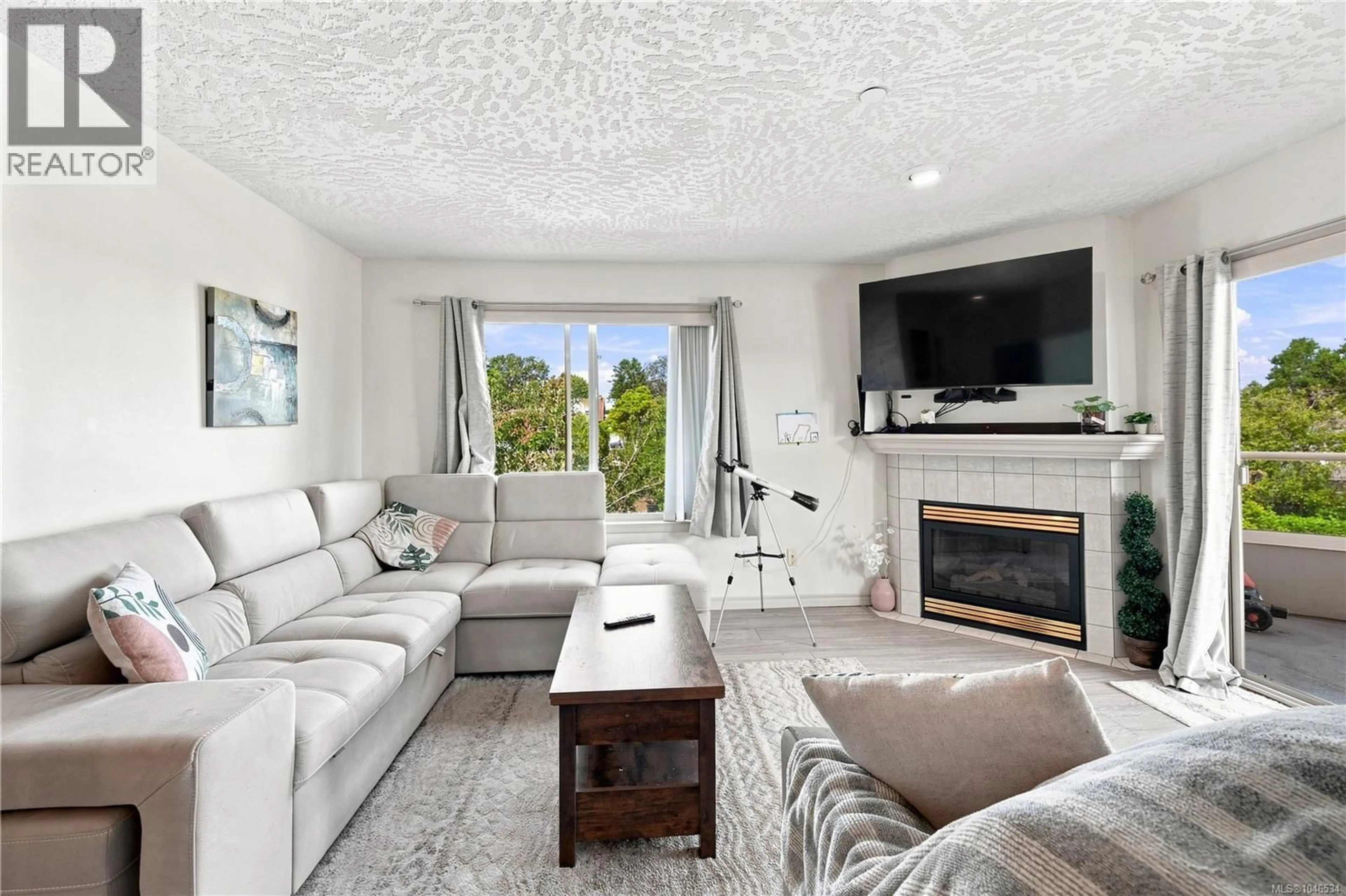 Living room with furniture, unknown for 303 - 3700 CAREY ROAD, Saanich British Columbia V8Z4C2