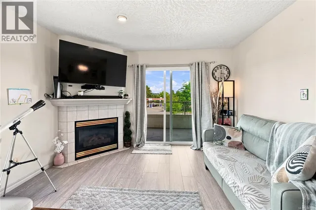 303 - 3700 CAREY ROAD, Saanich 4