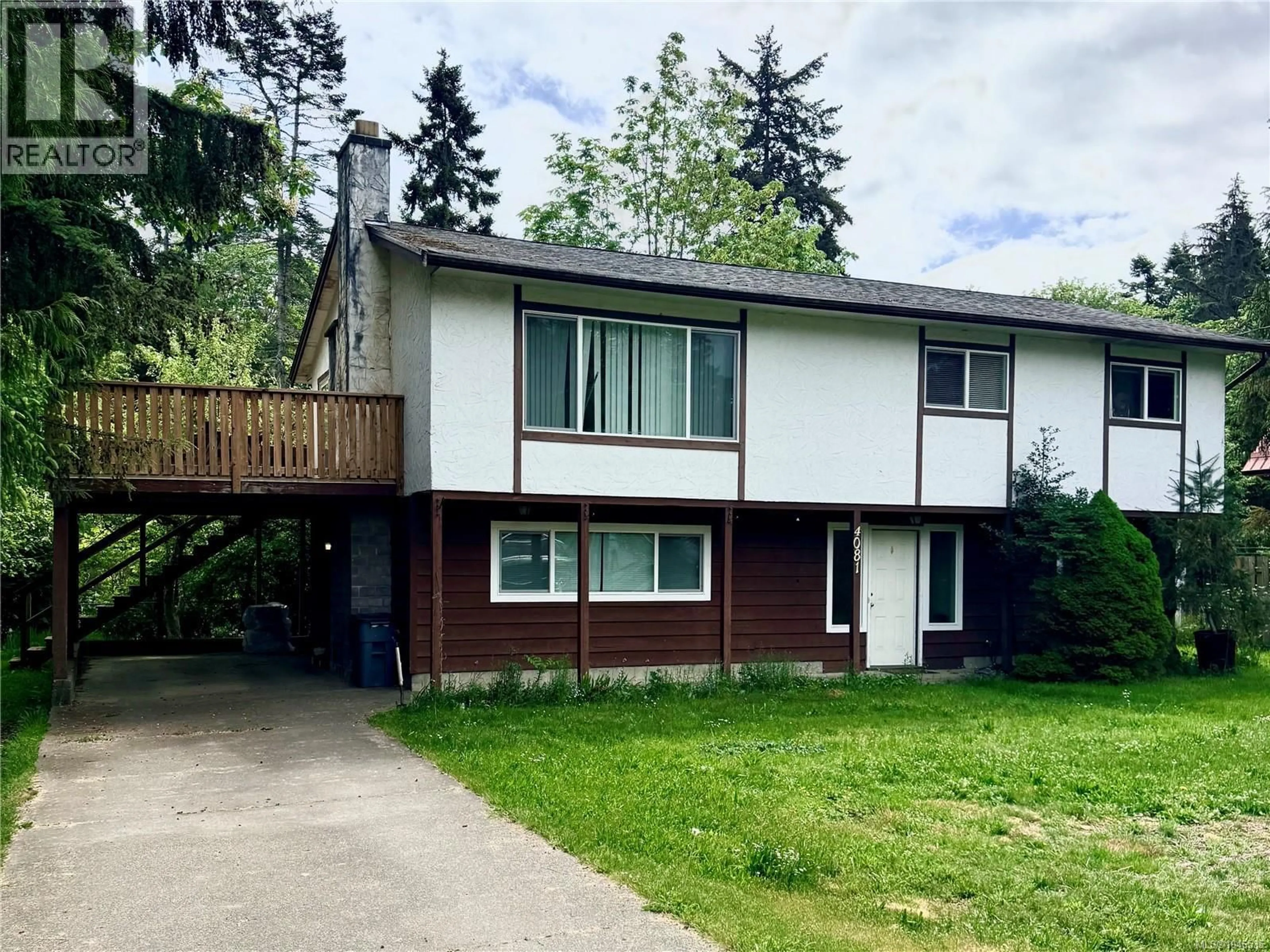 A pic from outside/outdoor area/front of a property/back of a property/a pic from drone, street for 4081 CAREY PLACE, Royston British Columbia V0R2V0