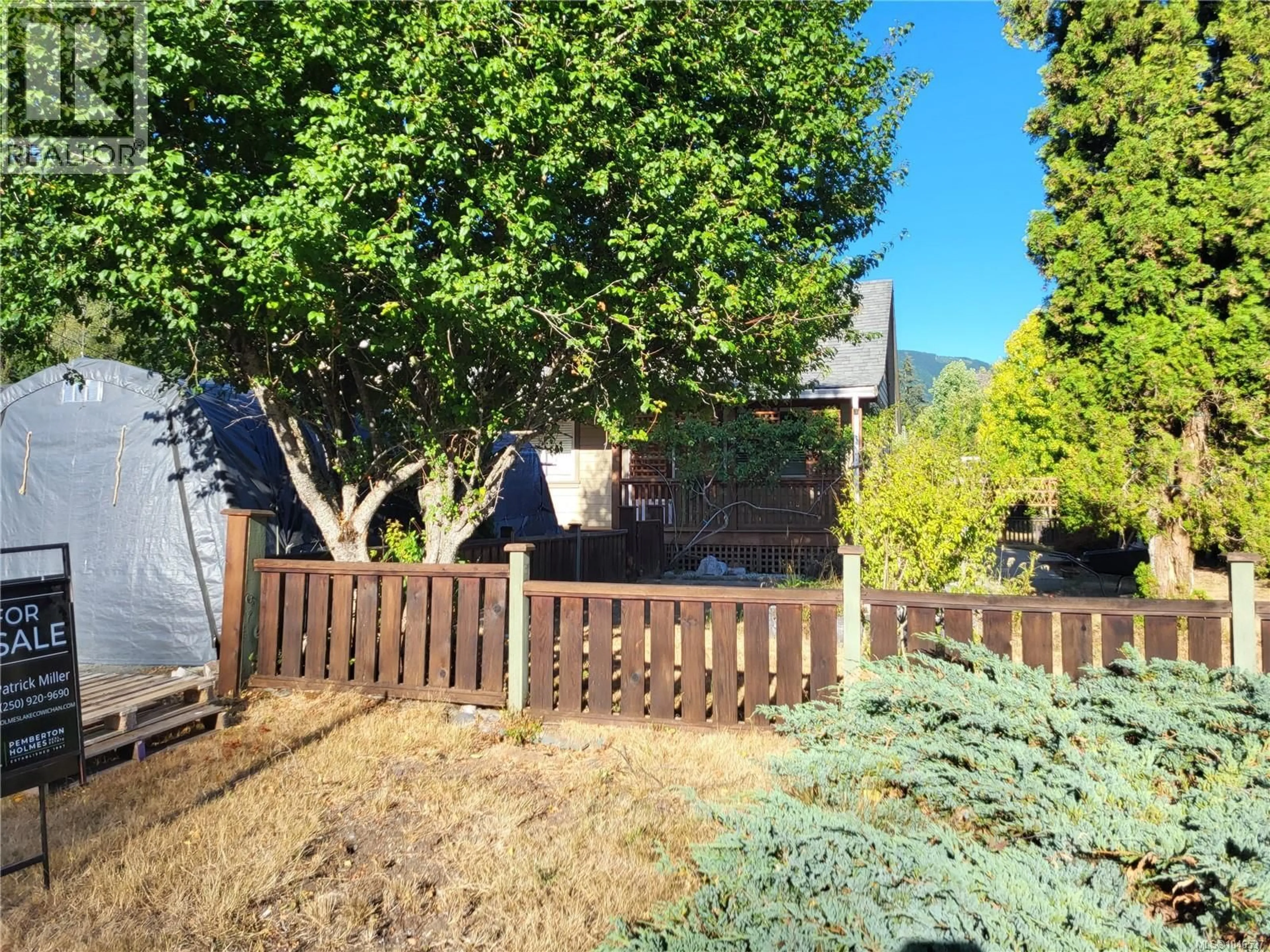 A pic from outside/outdoor area/front of a property/back of a property/a pic from drone, street for 171 MACDONALD ROAD, Lake Cowichan British Columbia V0R2G0