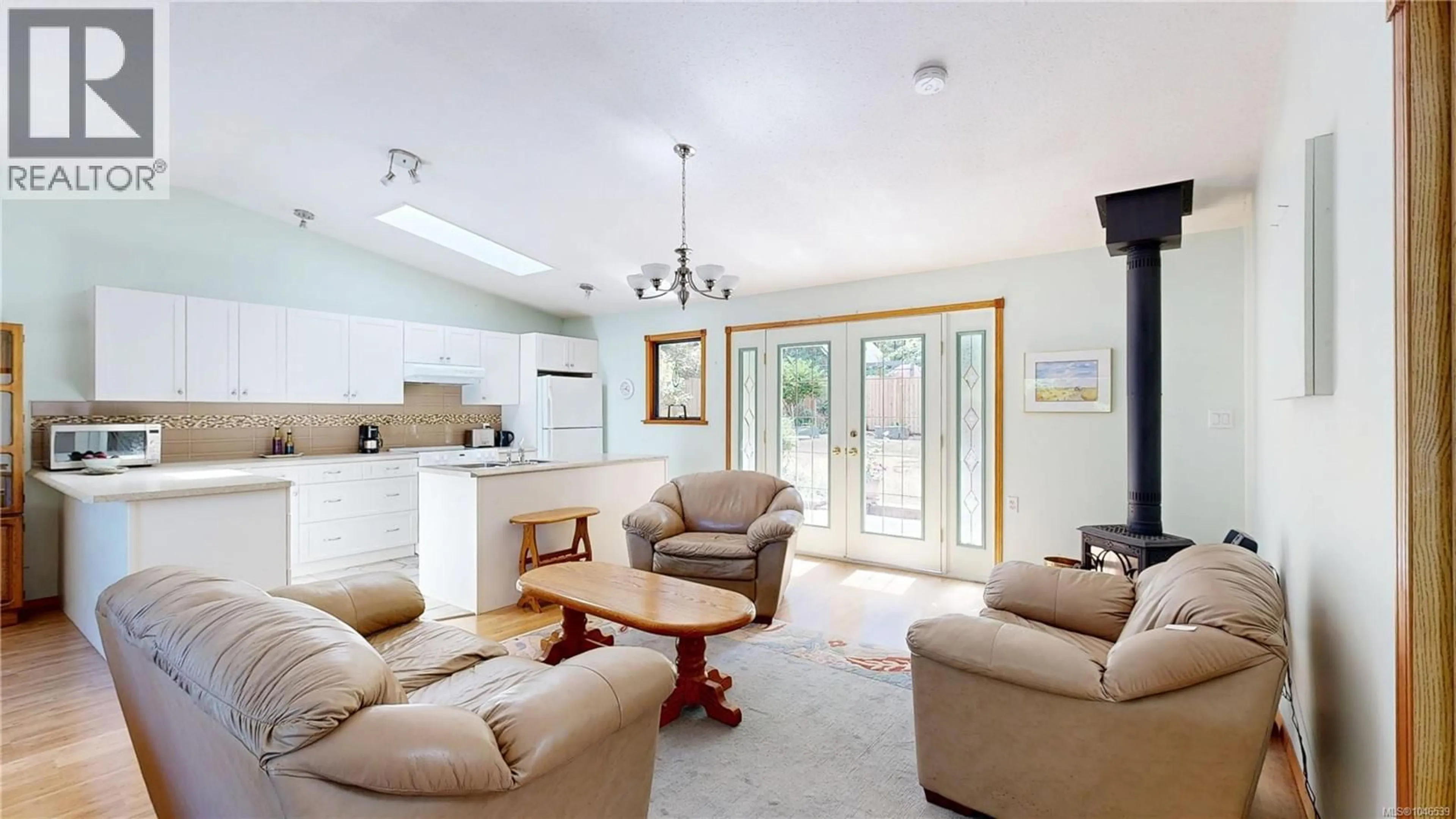 Living room with furniture, unknown for 10 MALASPINA DRIVE, Gabriola Island British Columbia V0R1X1