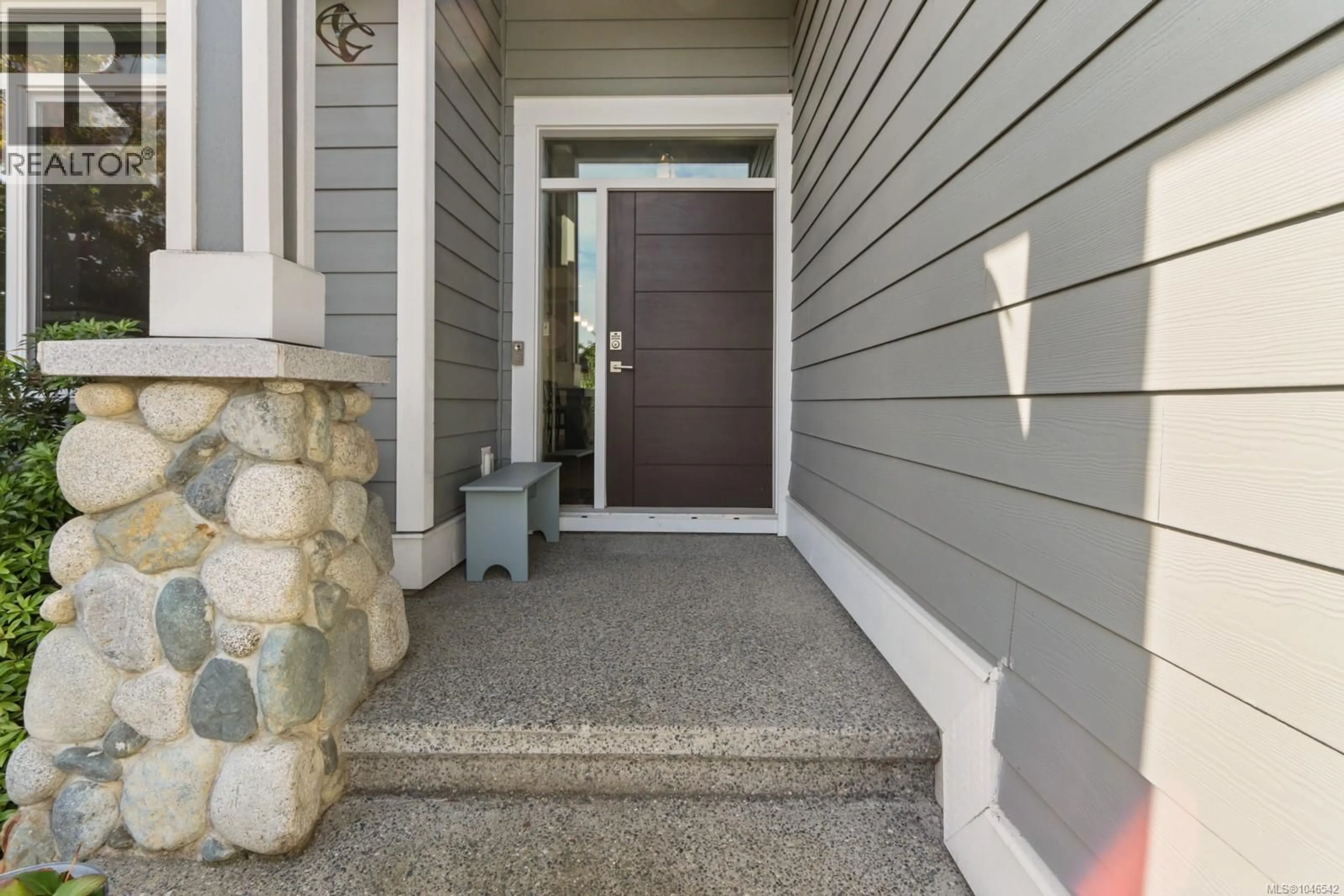 Indoor entryway for 5612 HAMMOND BAY ROAD, Nanaimo British Columbia V9T6S2